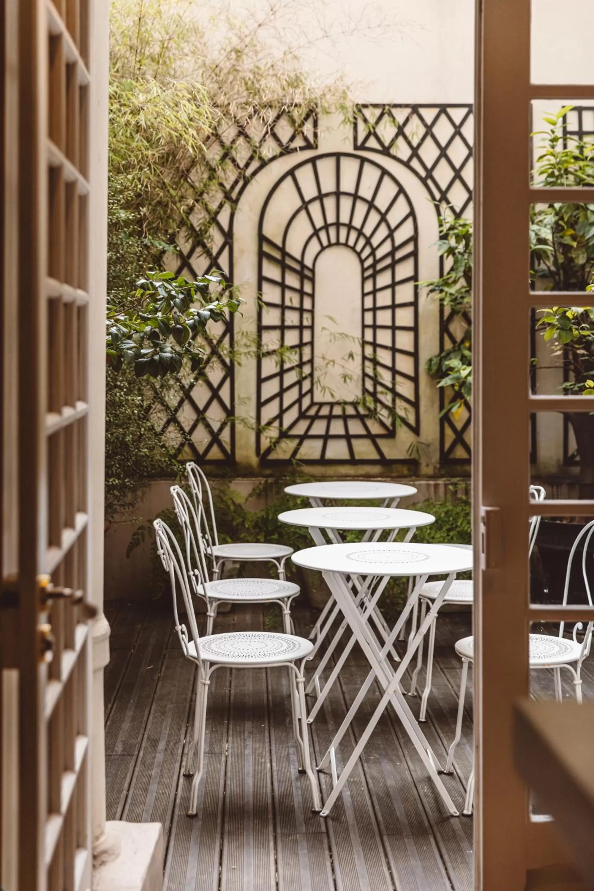 Patio in Hôtel Arvor Saint Georges