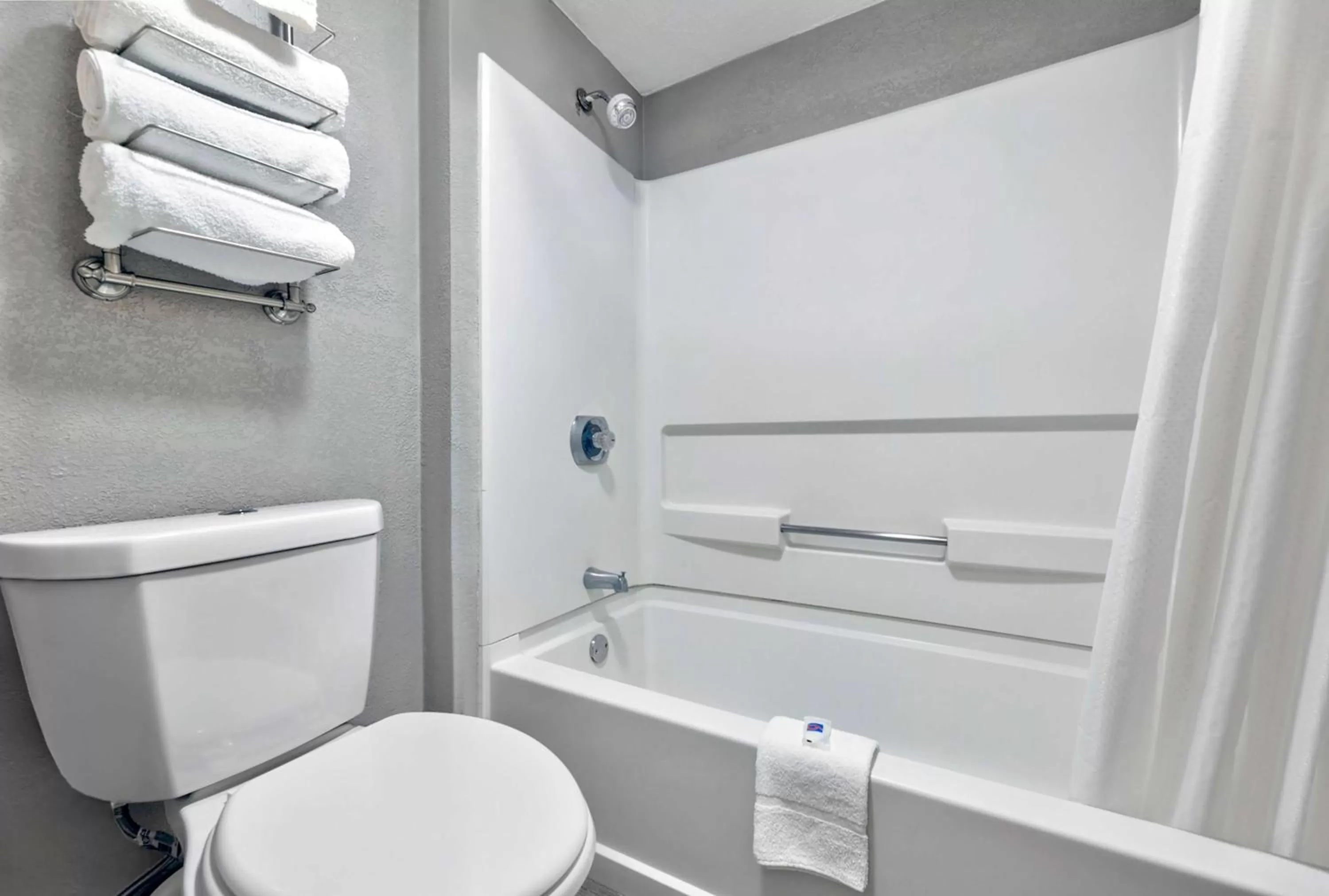 Bedroom in Motel 6-Oak Creek, WI