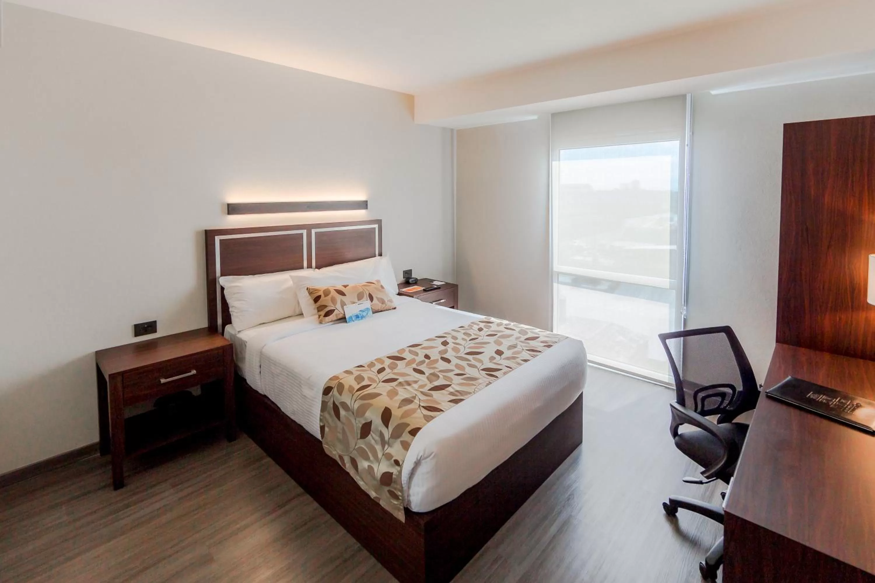 Photo of the whole room, Bed in Sleep Inn Guadalajara Galerias