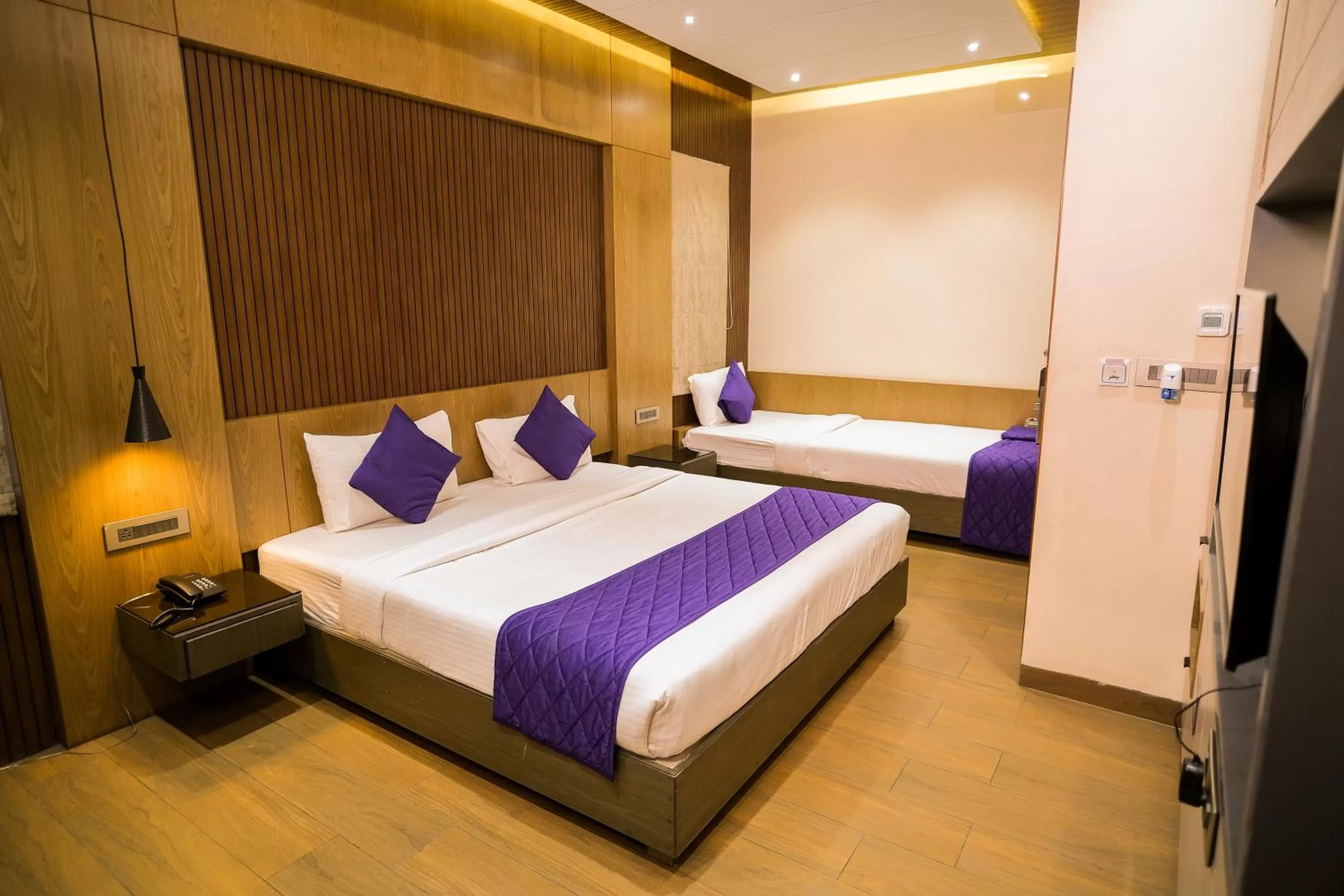 Bedroom, Bed in Symphony Inn