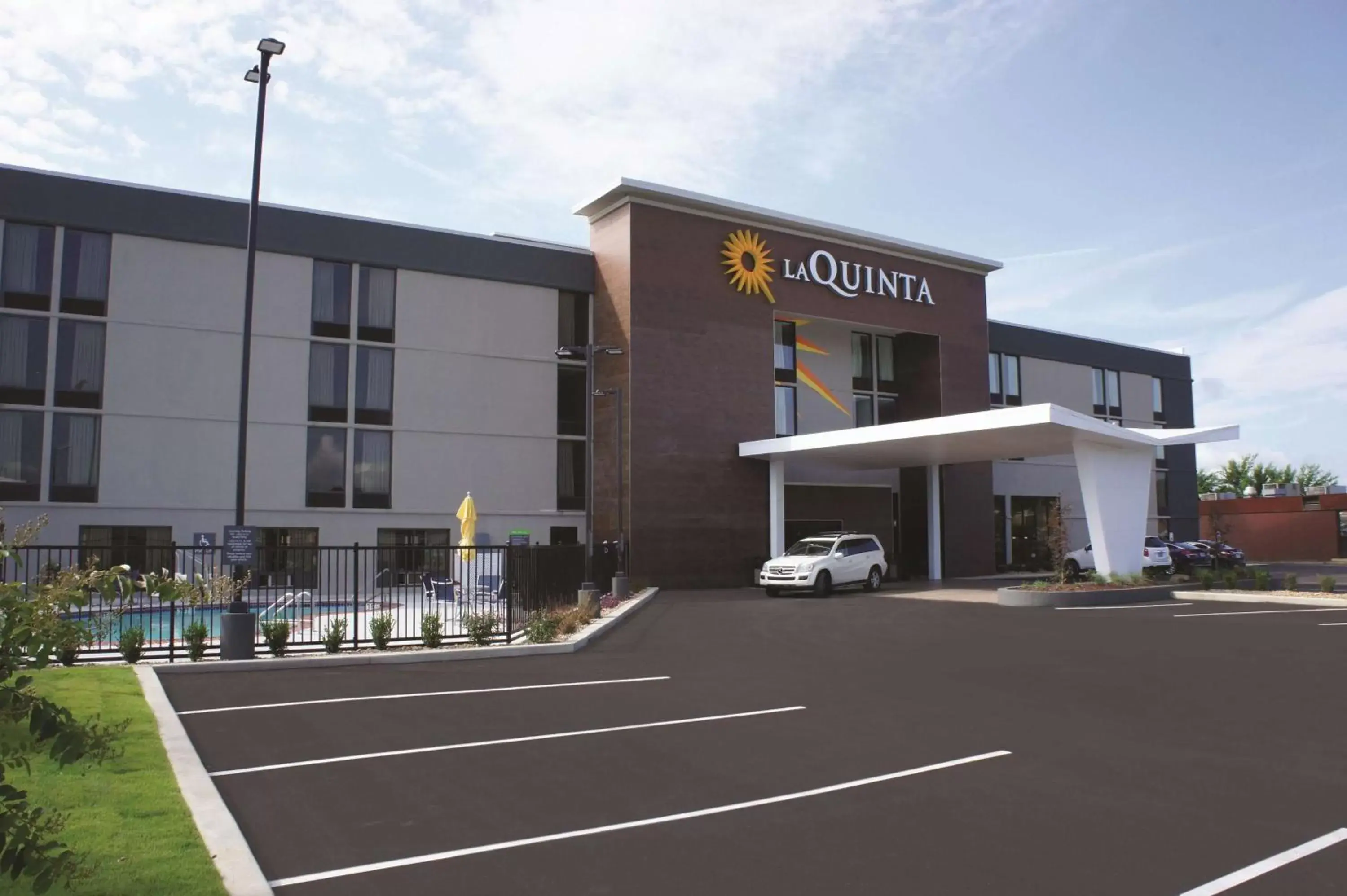 Property building in La Quinta by Wyndham Columbus MS Property building in La Quinta by Wyndham Columbus MS