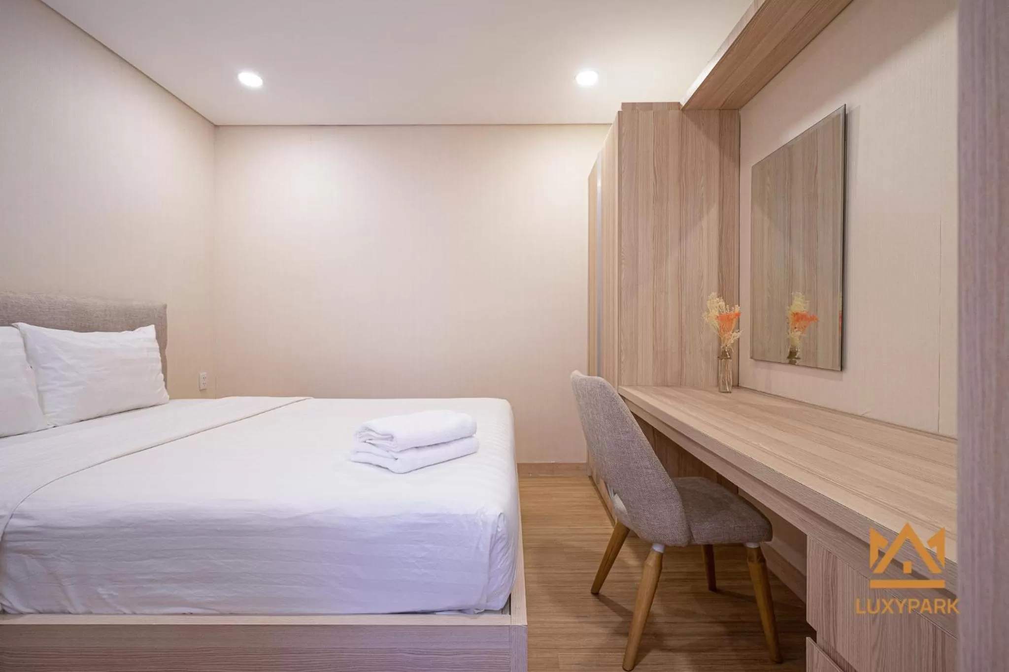 Bed in Luxy Park Hotel & Apartments - Notre Dame