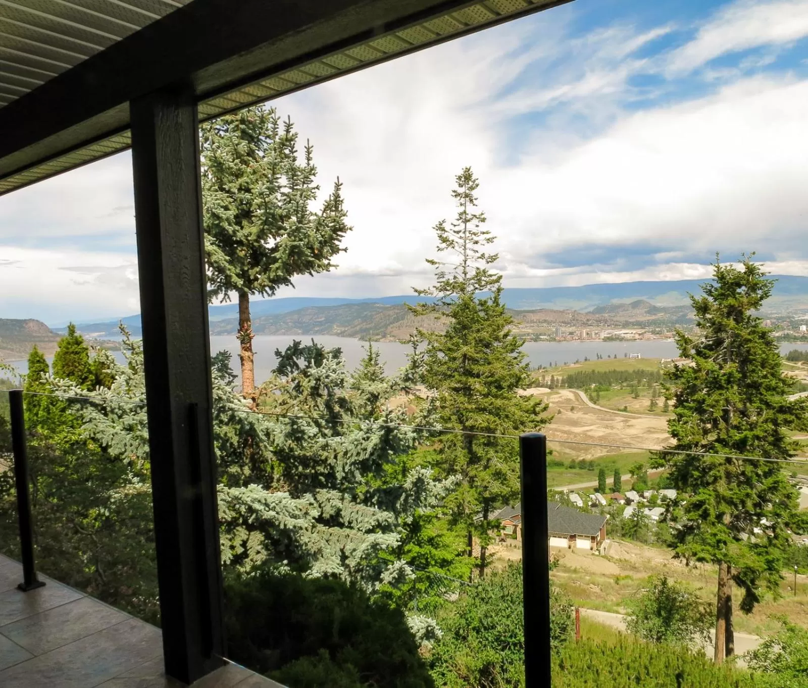 Balcony/Terrace in A View of the Lake B & B