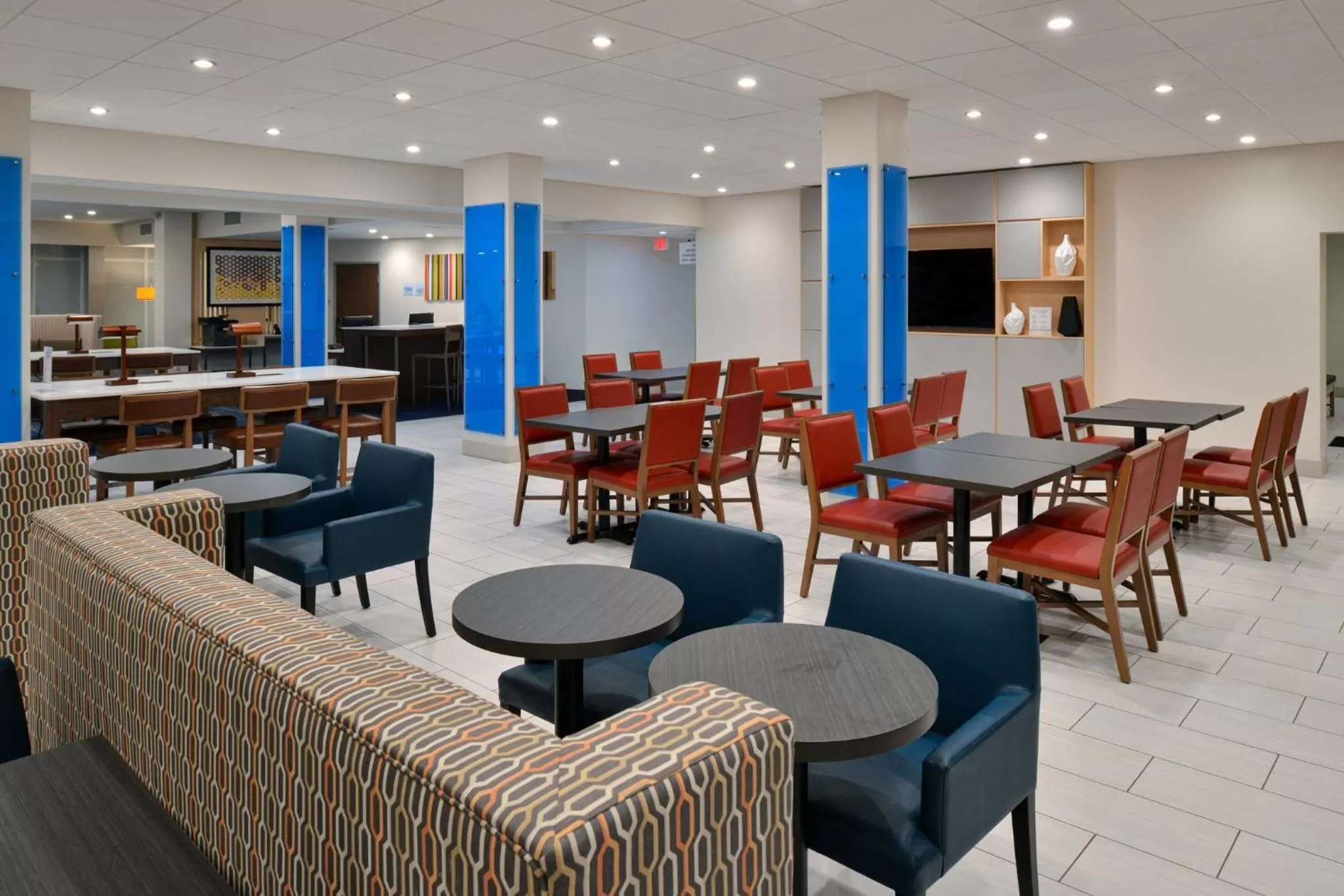 Breakfast in Holiday Inn Express Orlando - South Park by IHG