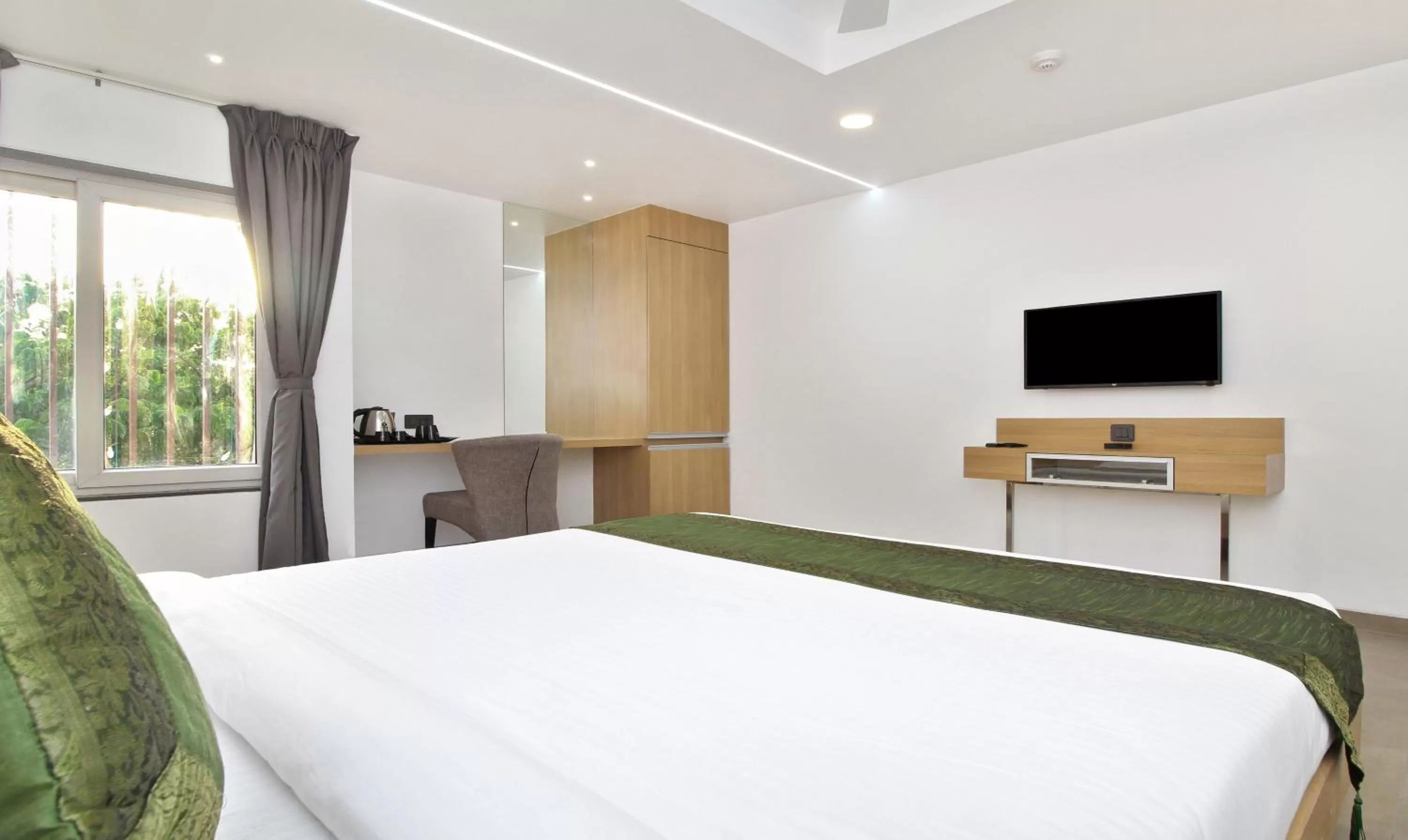 Bed in Treebo City Inn, Satara