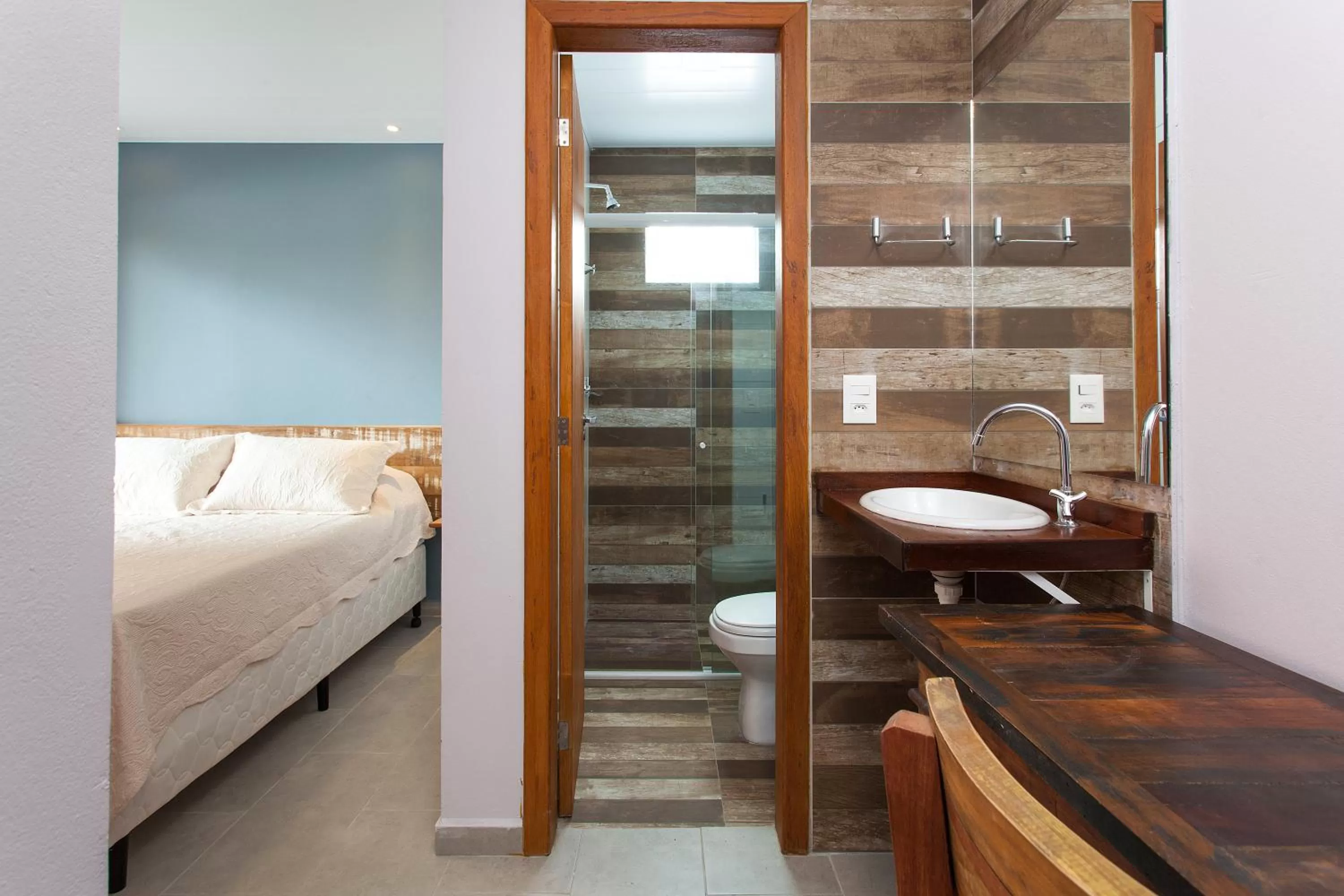 Bathroom, Bed in Pousada Moquirido