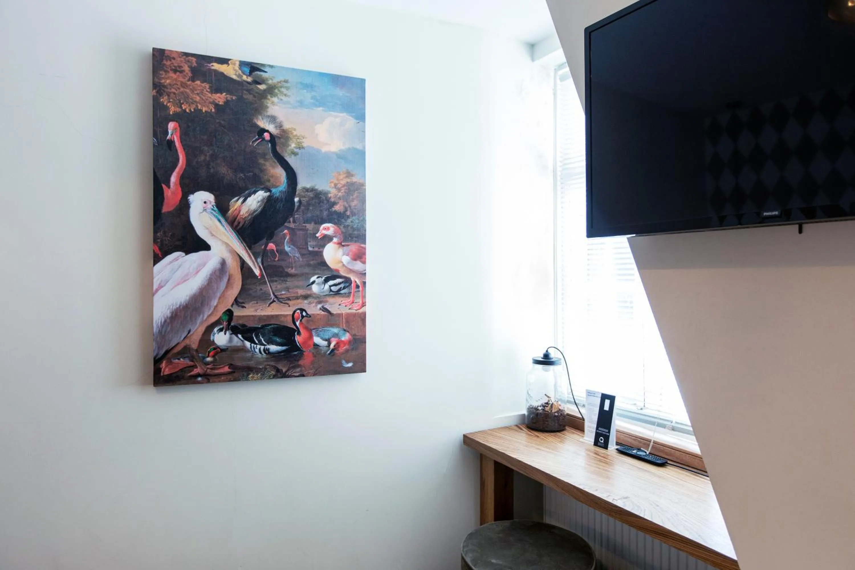 TV and multimedia in Quentin Golden Bear Hotel