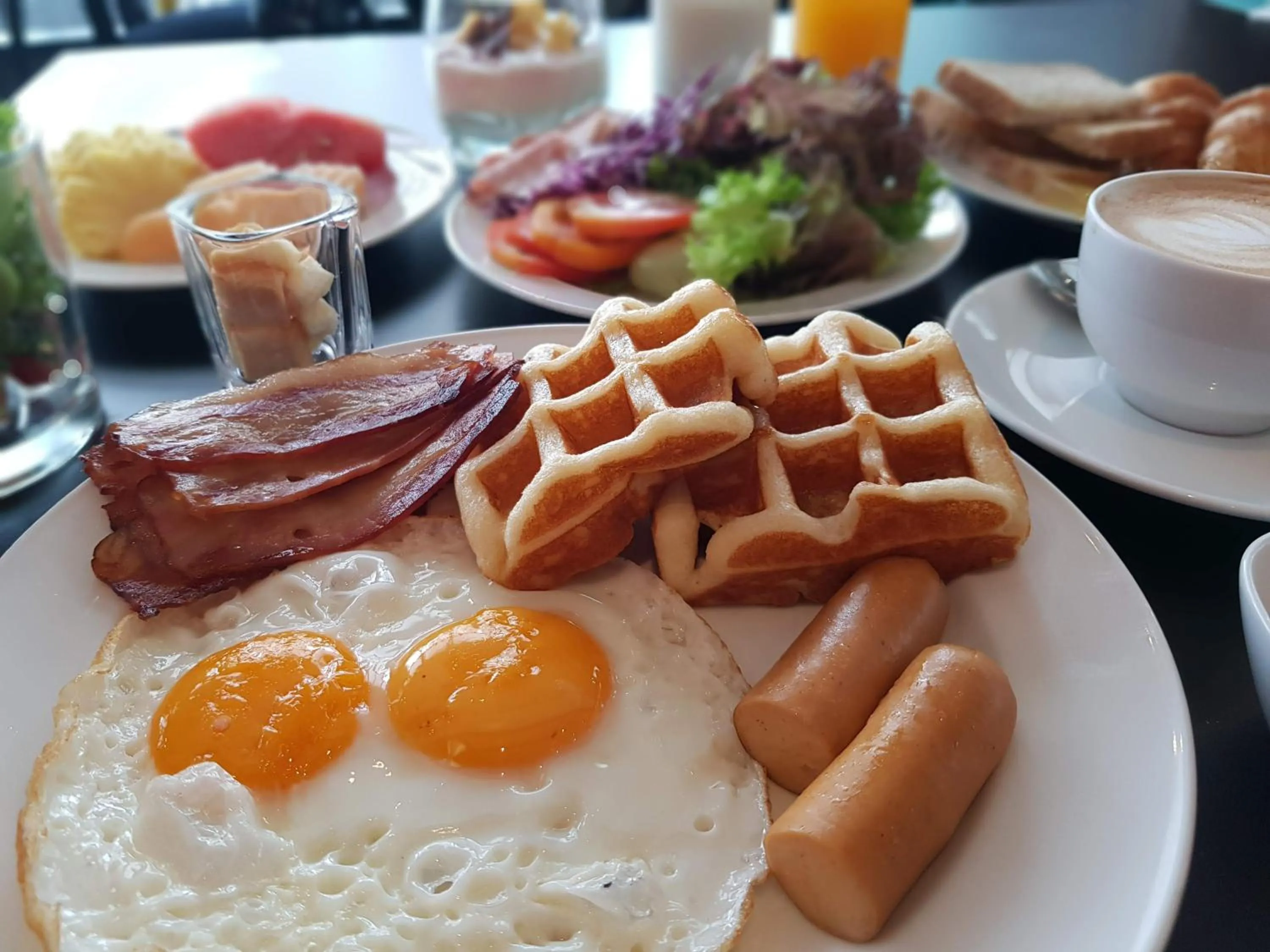 Food and drinks in Hotel Clover Asoke - SHA Extra Plus