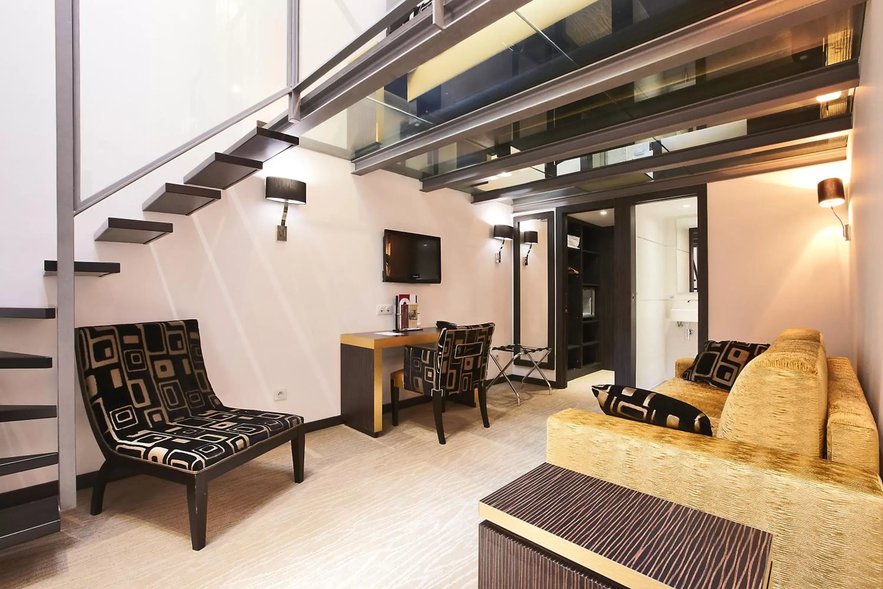 Duplex Suite in GOLDEN TULIP CANNES HOTEL de PARIS Duplex Suite in GOLDEN TULIP CANNES HOTEL de PARIS