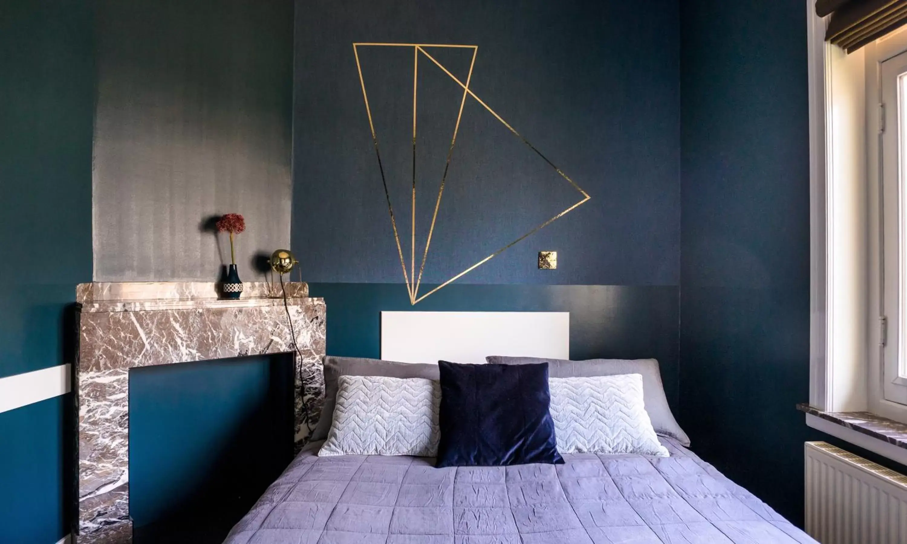 Small Double Room with Shared Bathroom in Boutique Hotel Het Scheepshuys Small Double Room with Shared Bathroom in Boutique Hotel Het Scheepshuys