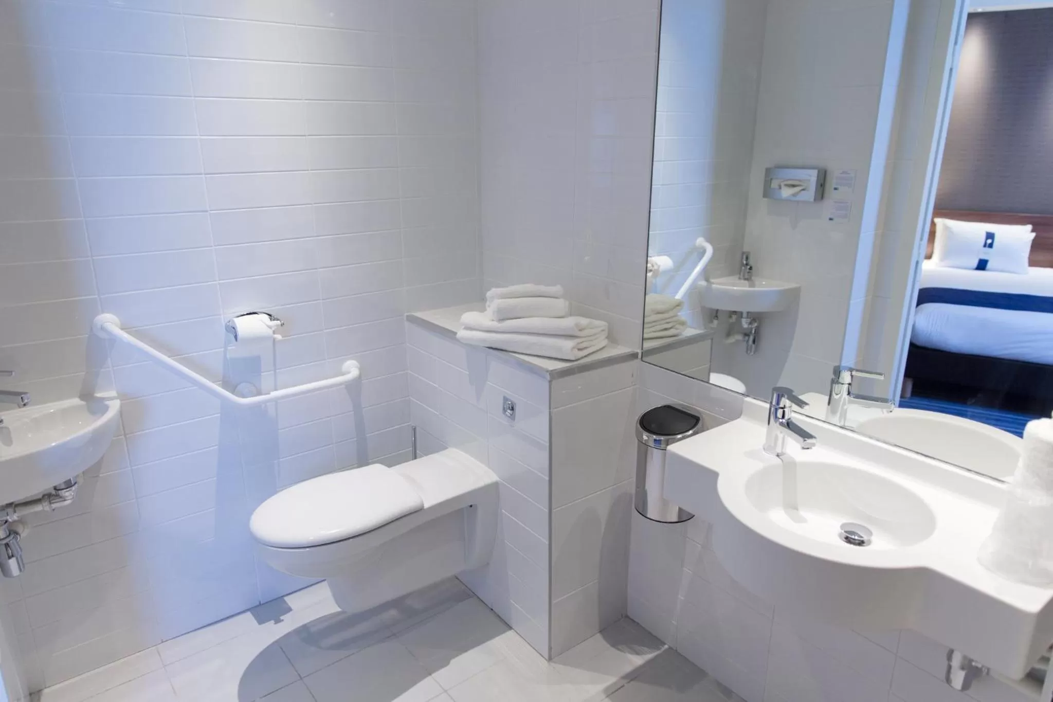 Photo of the whole room in Holiday Inn Express Toulon - Est by IHG