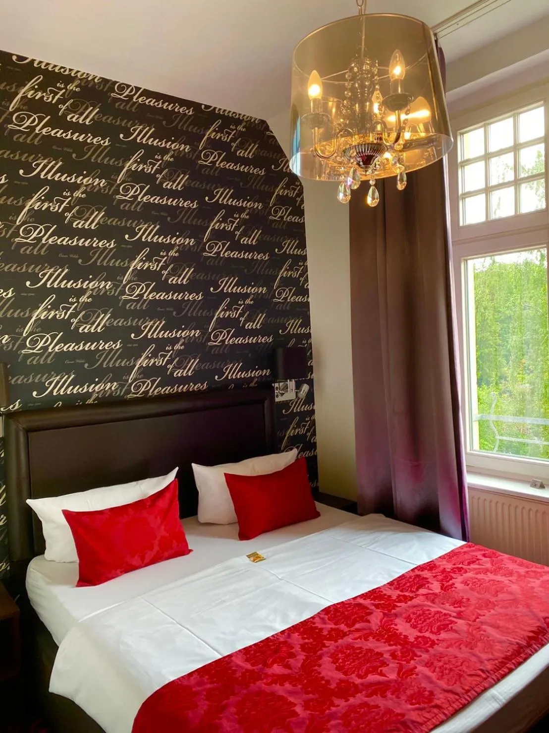 Photo of the whole room, Bed in Hotel Kronprinz