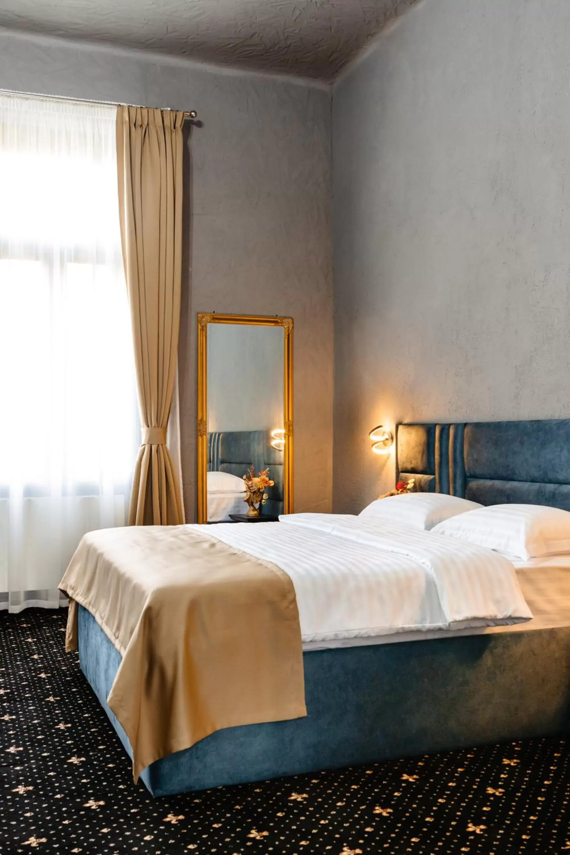 Deluxe Suite in Palace Bulevard Inn Deluxe Suite in Palace Bulevard Inn