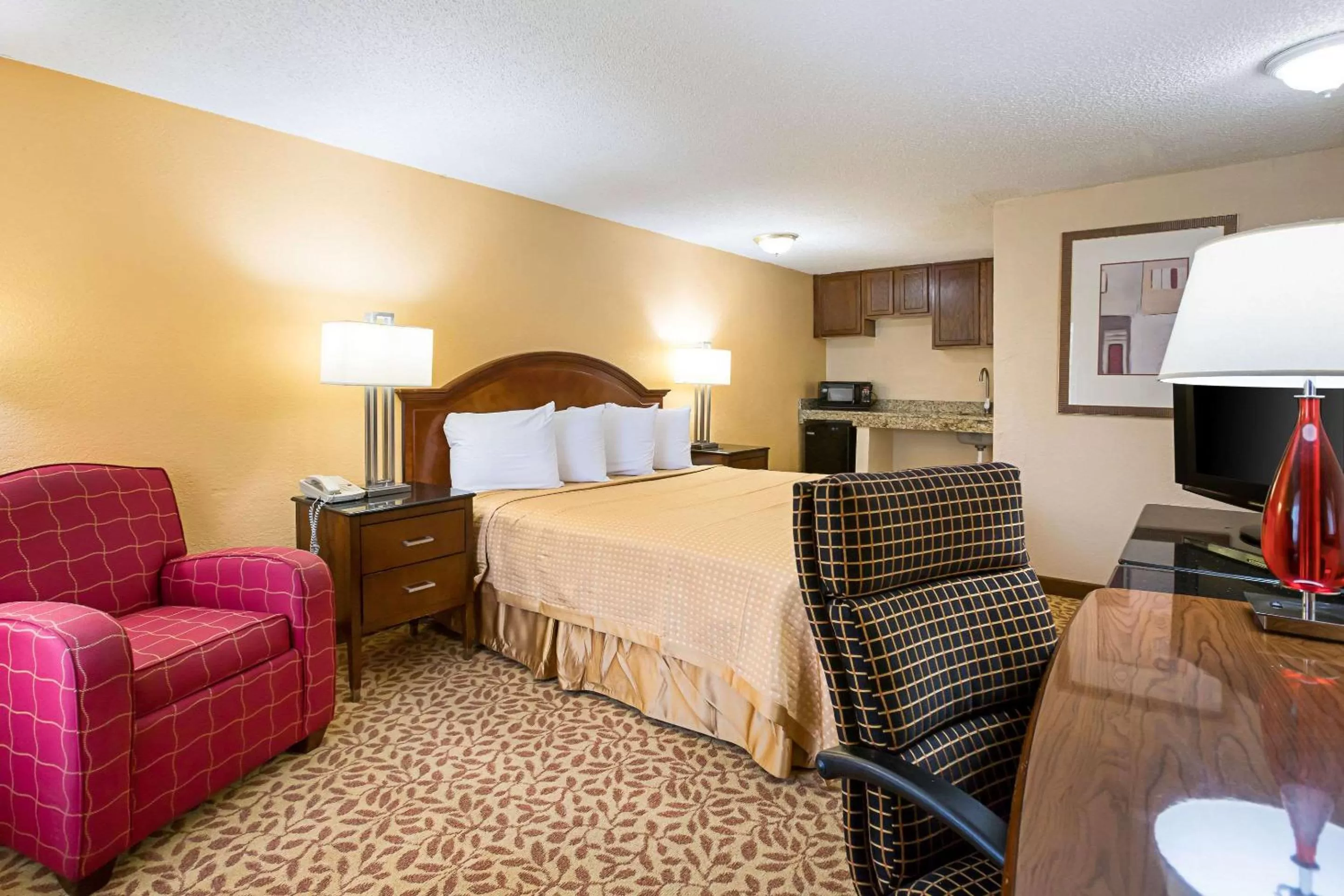 Photo of the whole room, Bed in Rodeway Inn Metro Airport