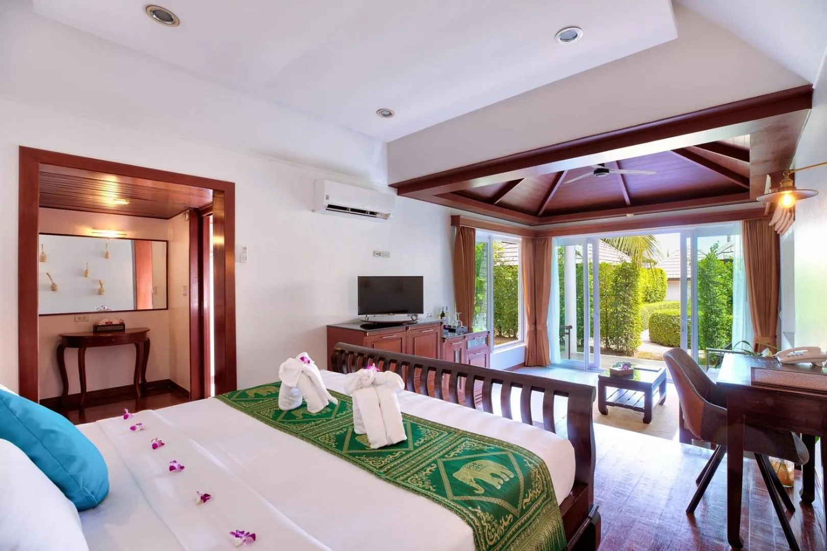 Photo of the whole room, Bed in Sea Valley Resort