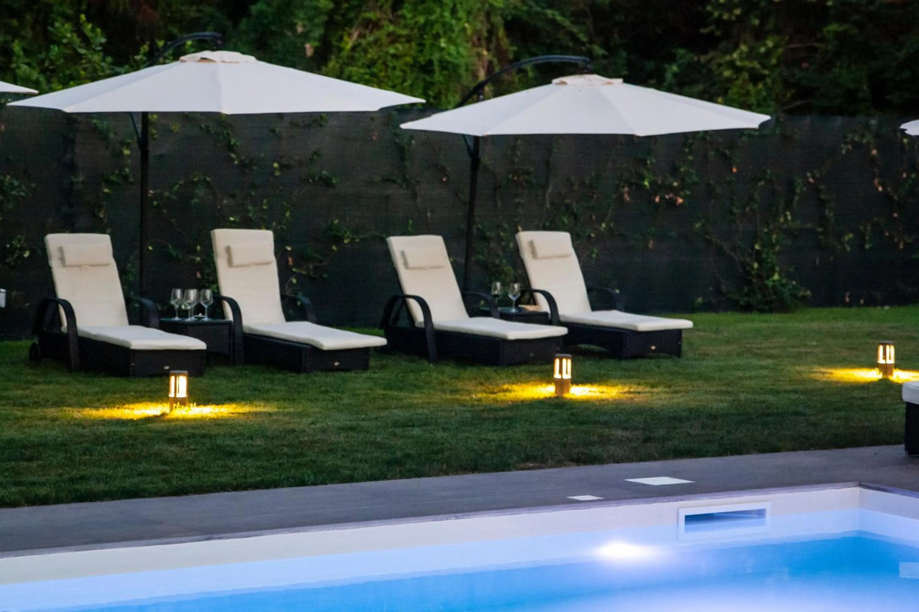 Swimming pool in Viktoria Palace Hotel