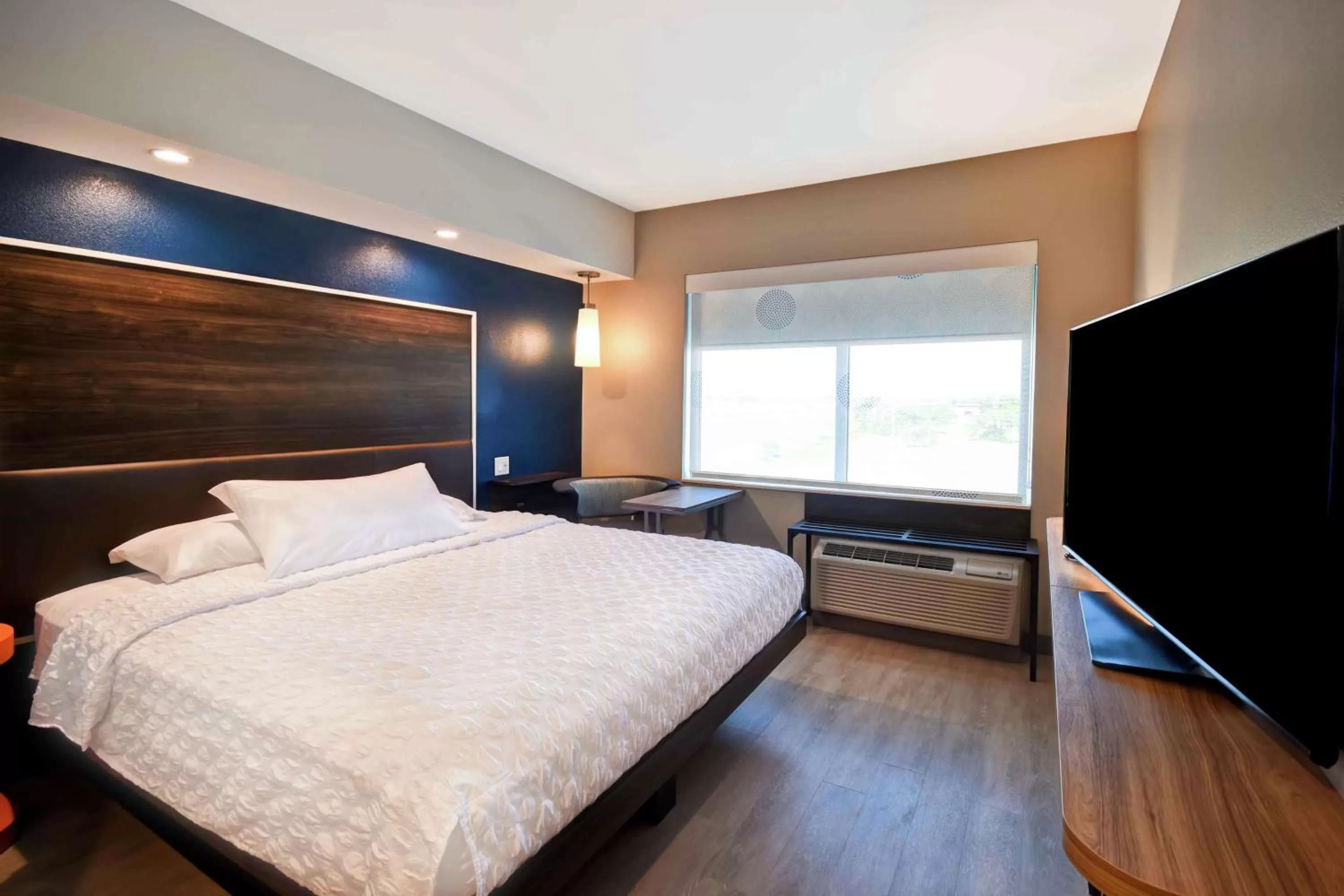 Bedroom, Bed in Tru By Hilton North Platte