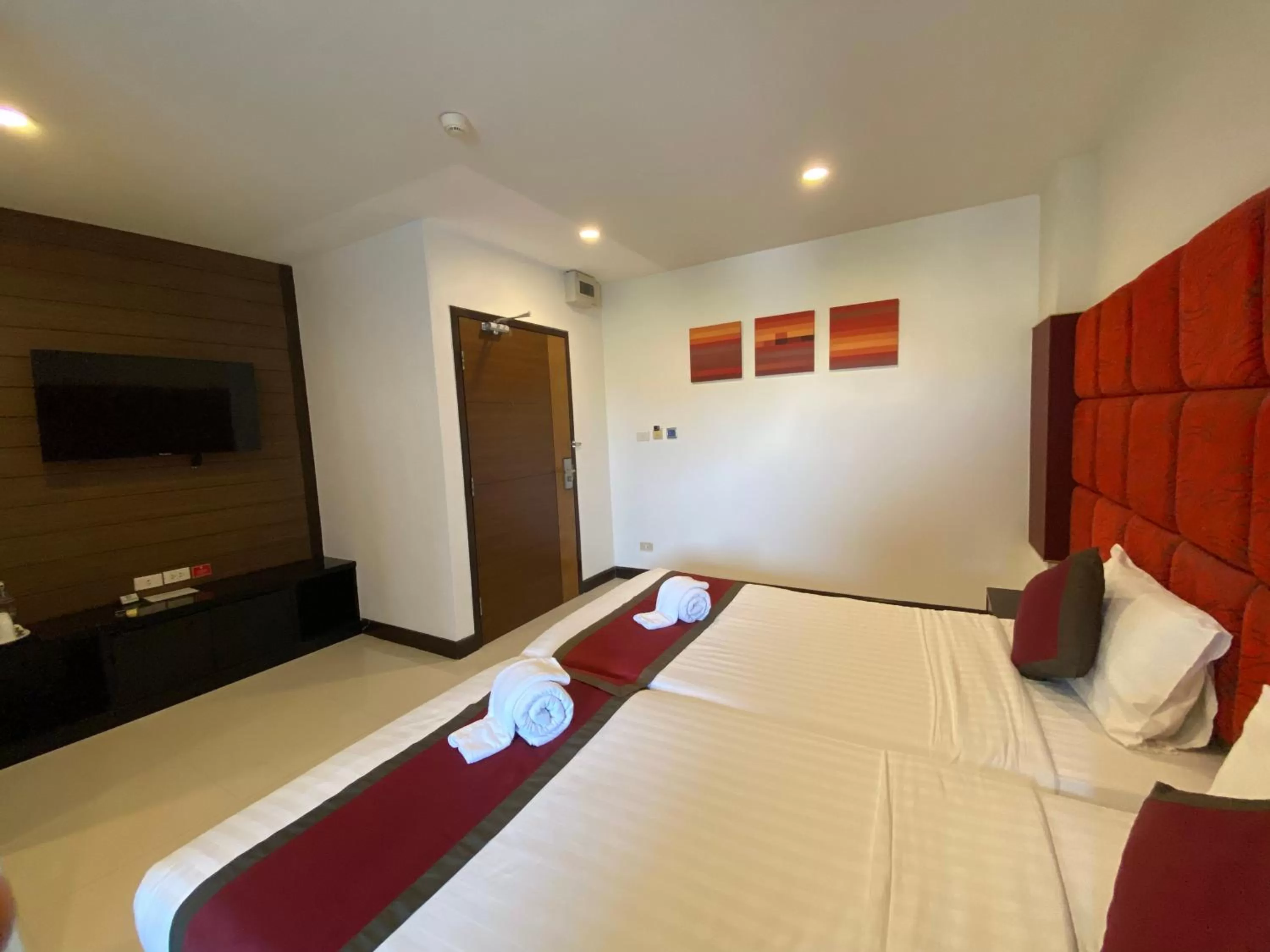 Photo of the whole room, Bed in Le Vernissage by Goad Avadhess Hospitality