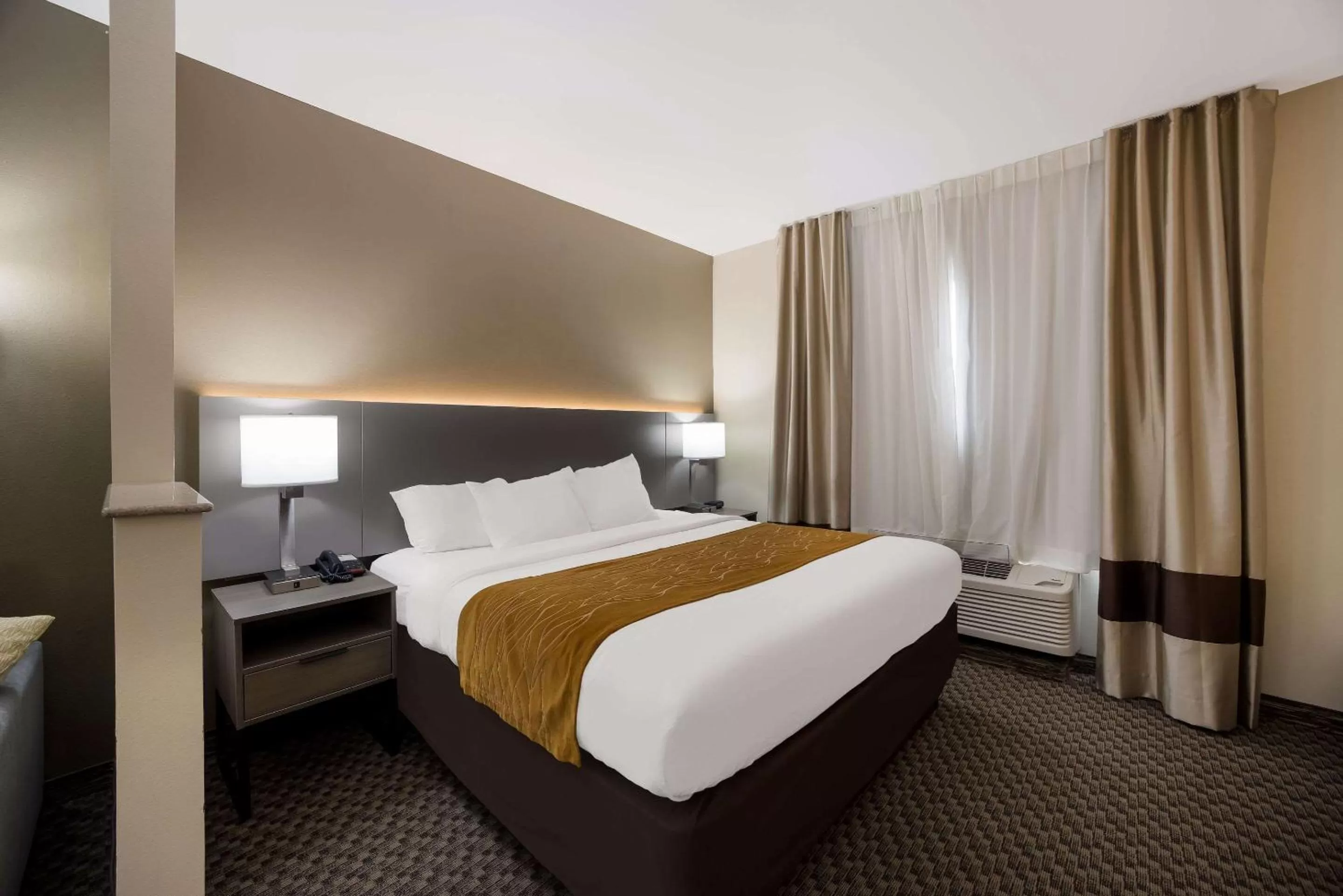 Bedroom, Bed in Comfort Inn & Suites Midway - Tallahassee West