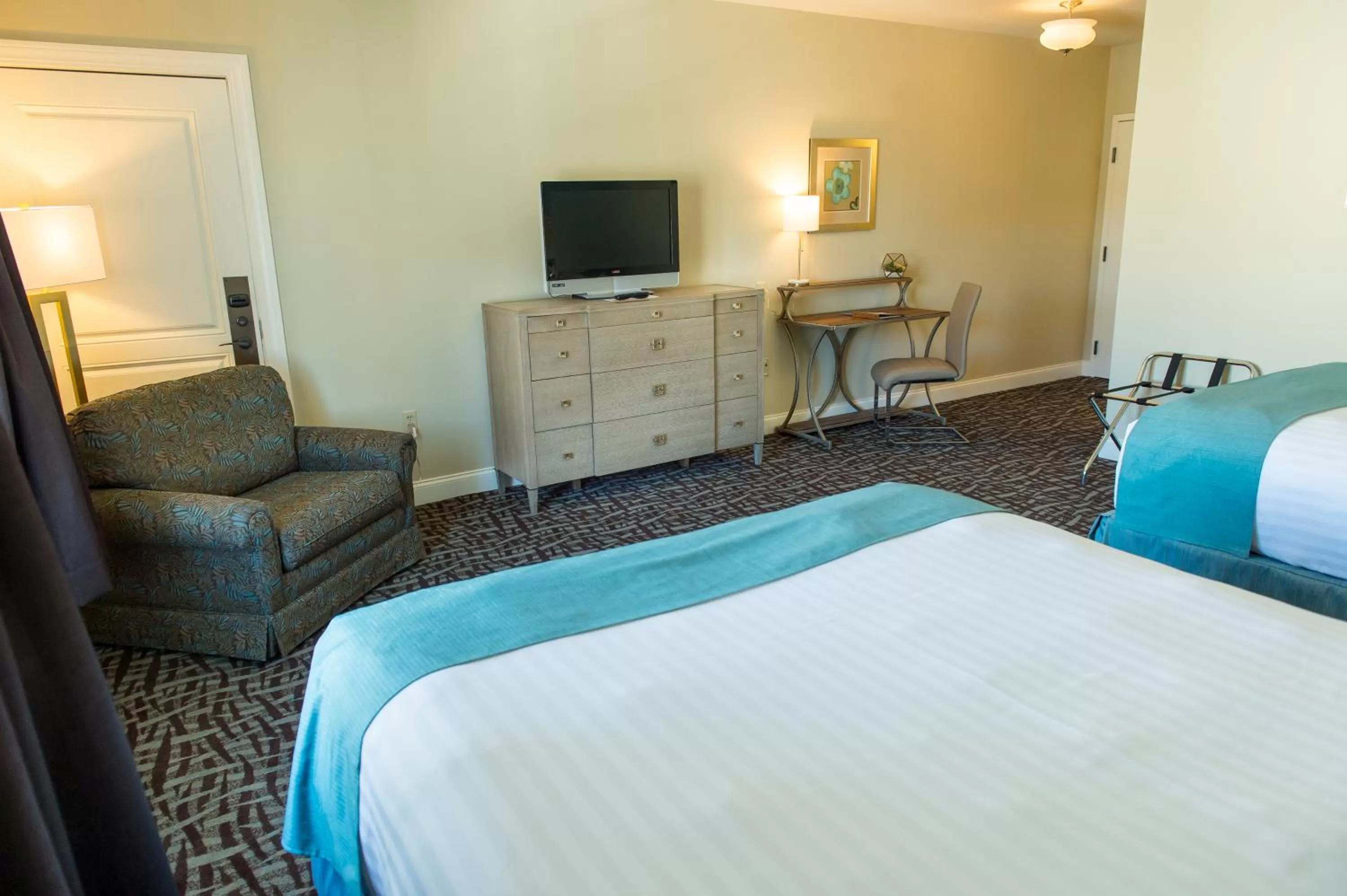 Photo of the whole room, Bed in Union Bluff Hotel & Meeting House