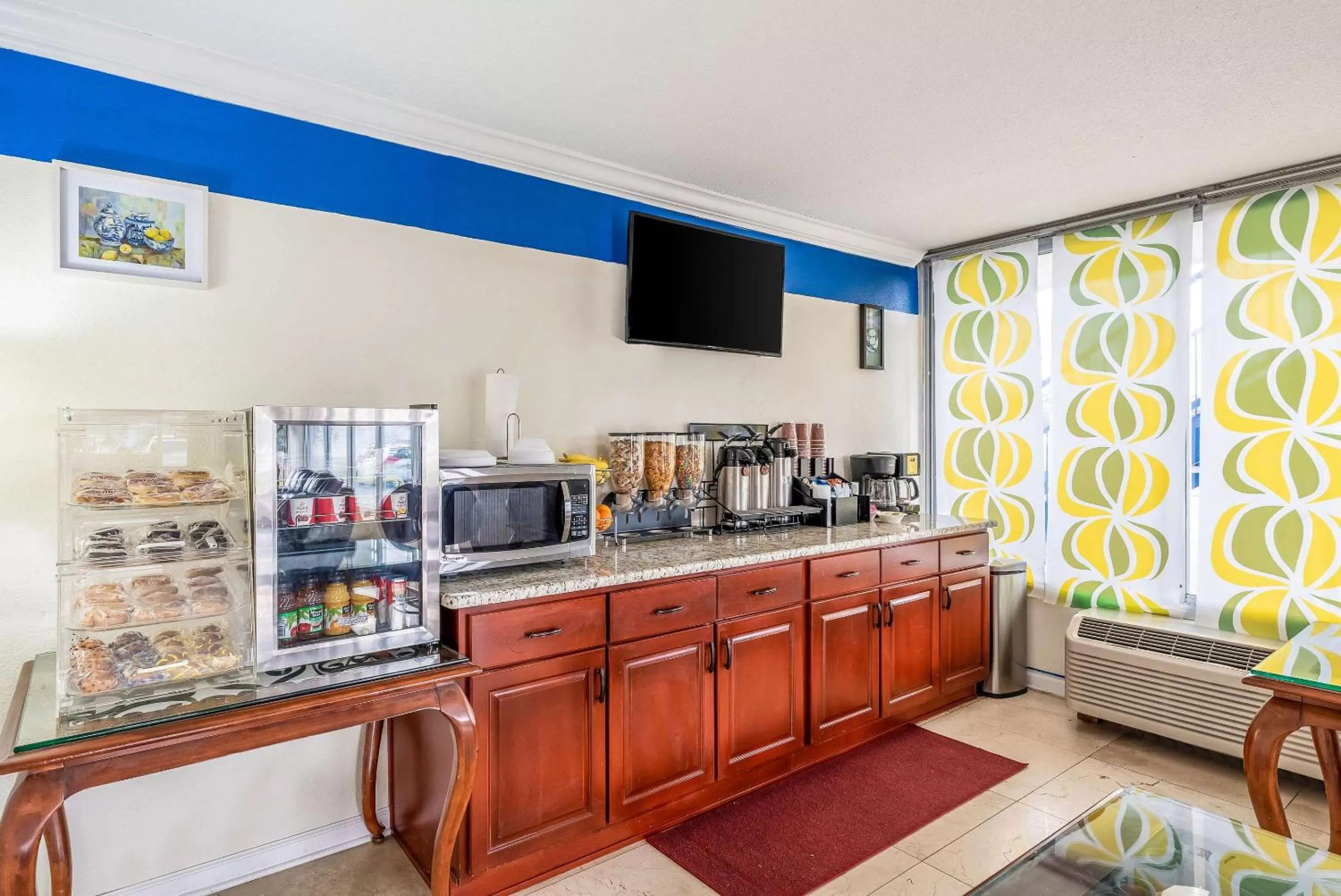 Restaurant/places to eat in Rodeway Inn Bushnell