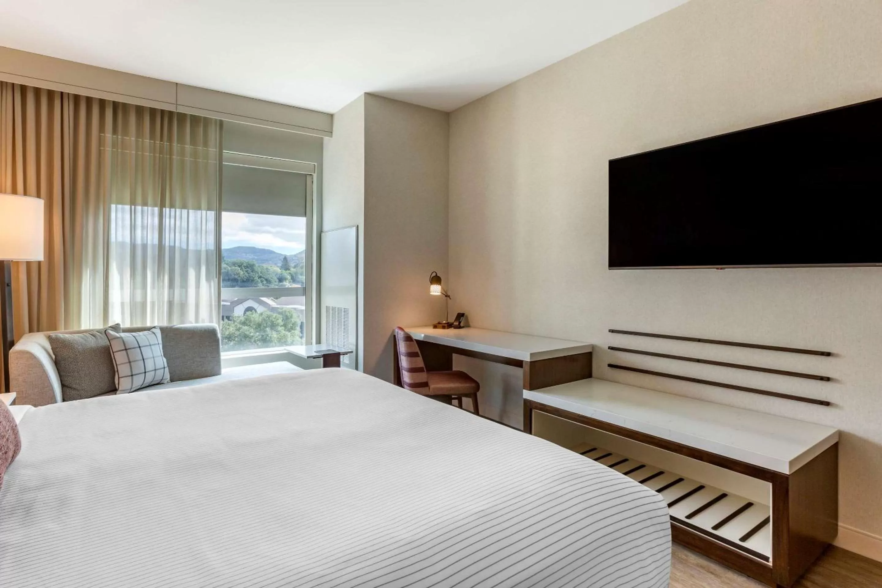 King Room with Accessible Tub - Accessible/Non Smoking in Cambria Hotel Napa Valley