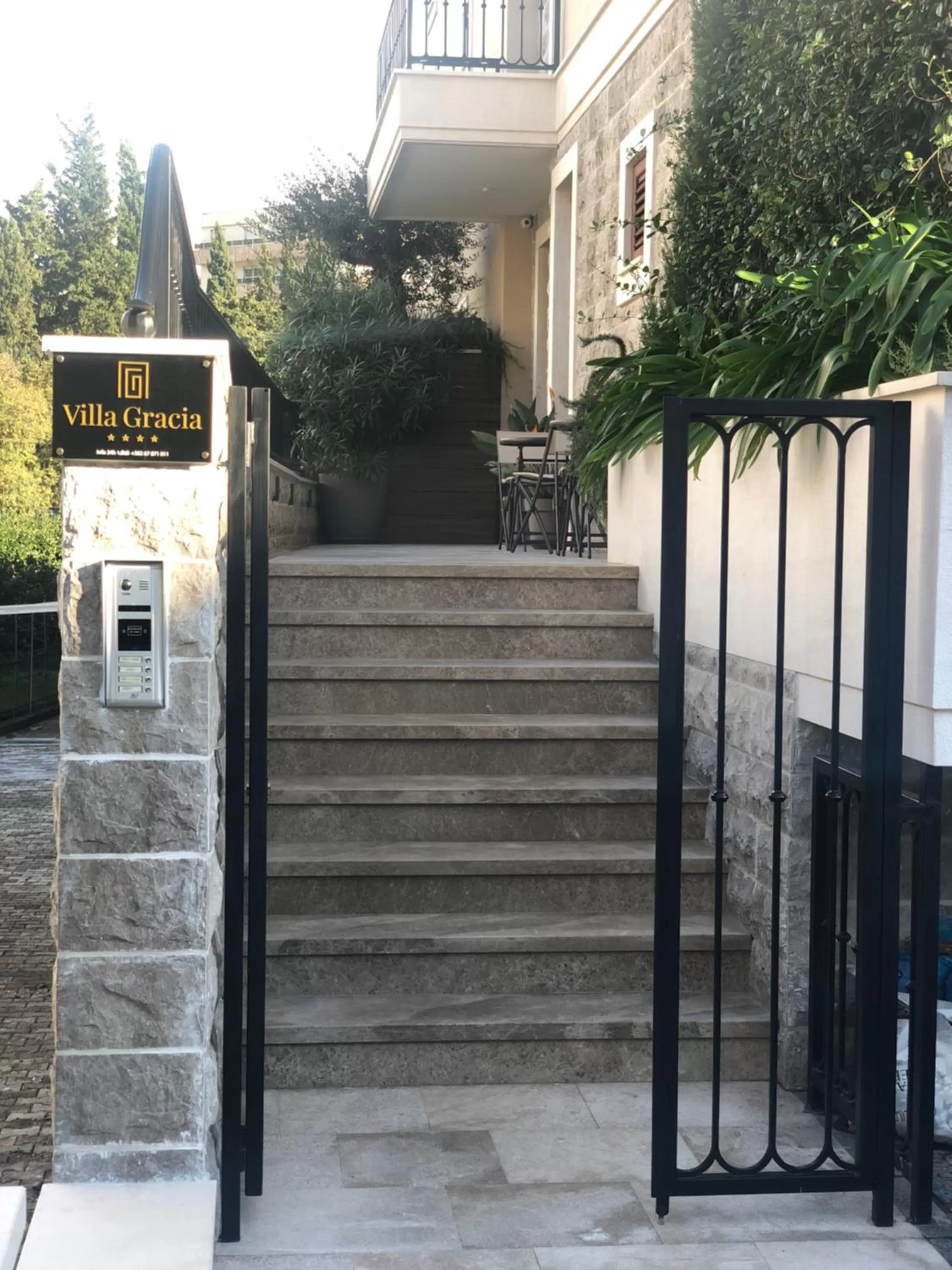 Facade/entrance in Hotel Villa Gracia