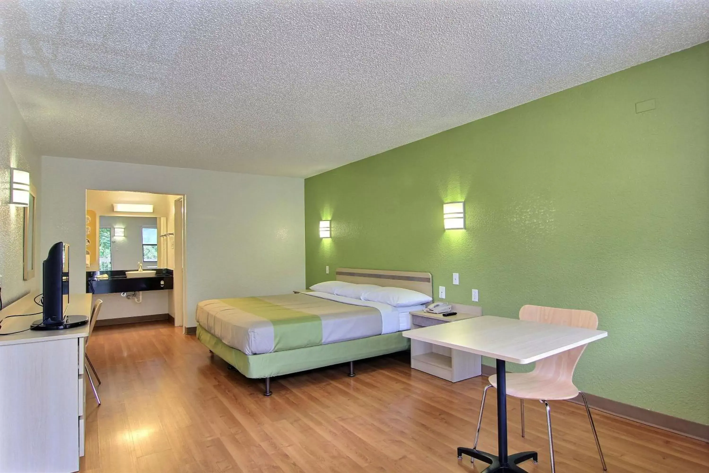 Deluxe King Room - single occupancy in Motel 6 Austin, TX - Central Downtown UT Deluxe King Room - single occupancy in Motel 6 Austin, TX - Central Downtown UT