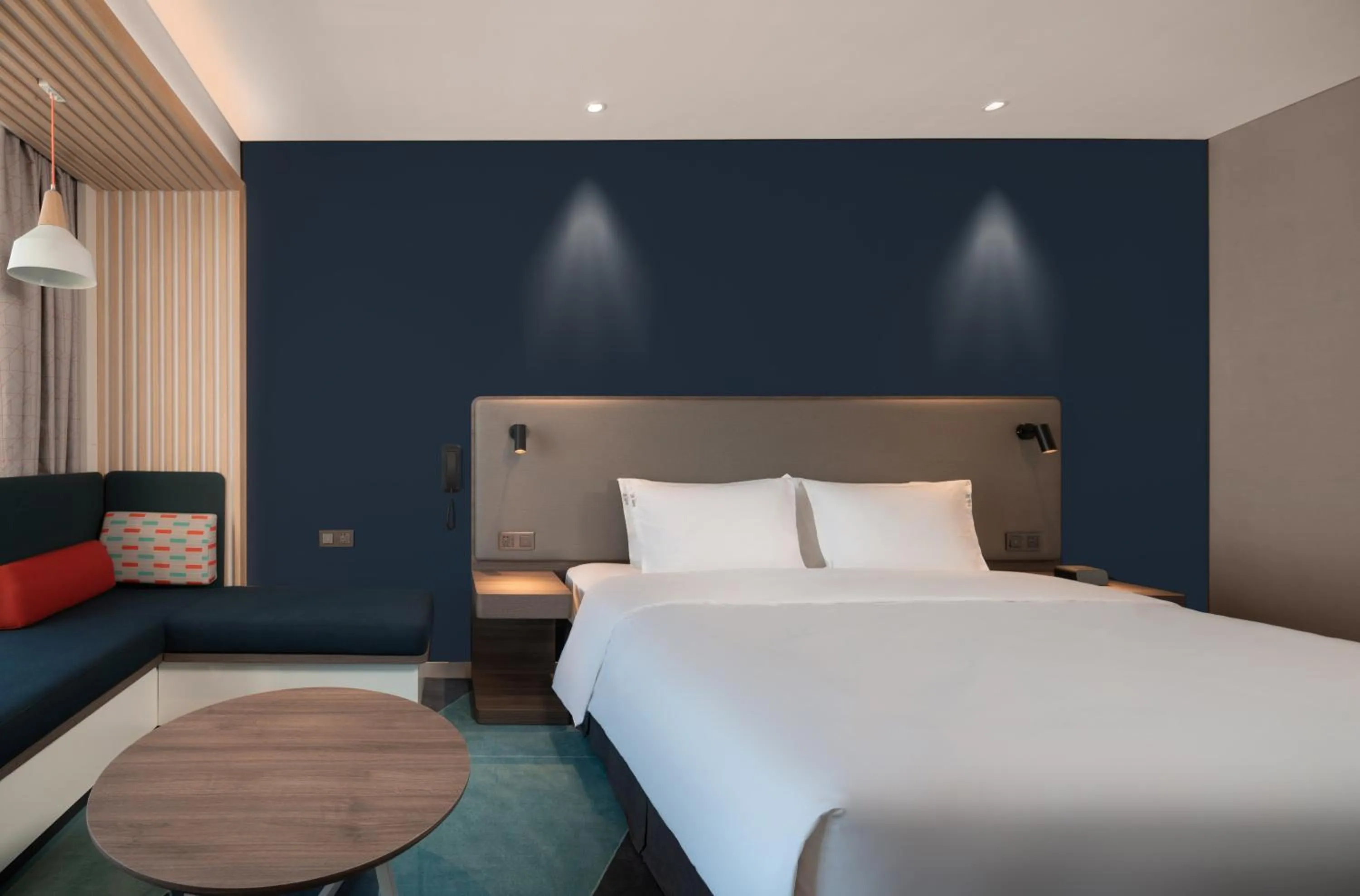 Photo of the whole room, Bed in Holiday Inn Express Jinjiang Anhai by IHG