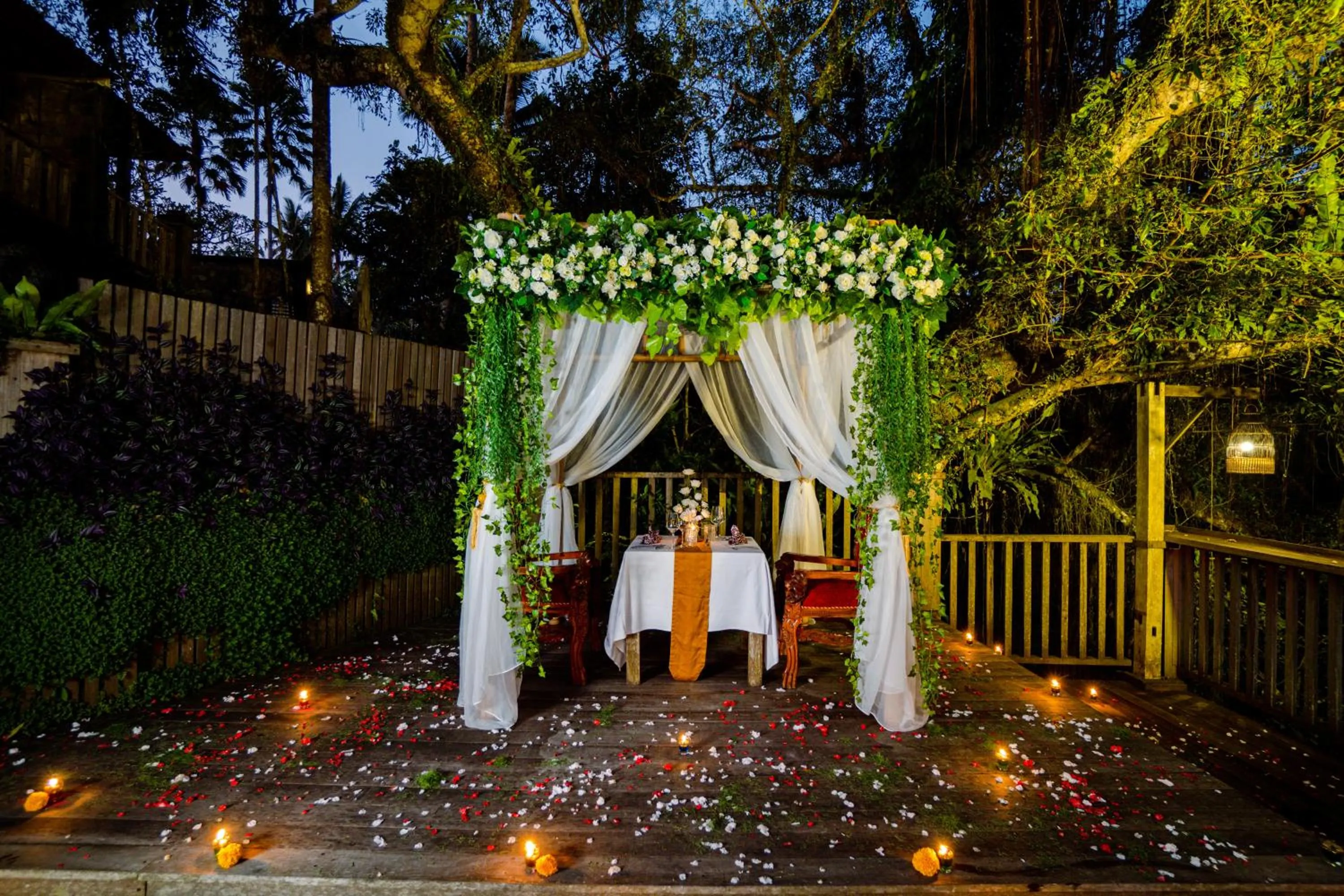 Restaurant/places to eat in Kawi Resort