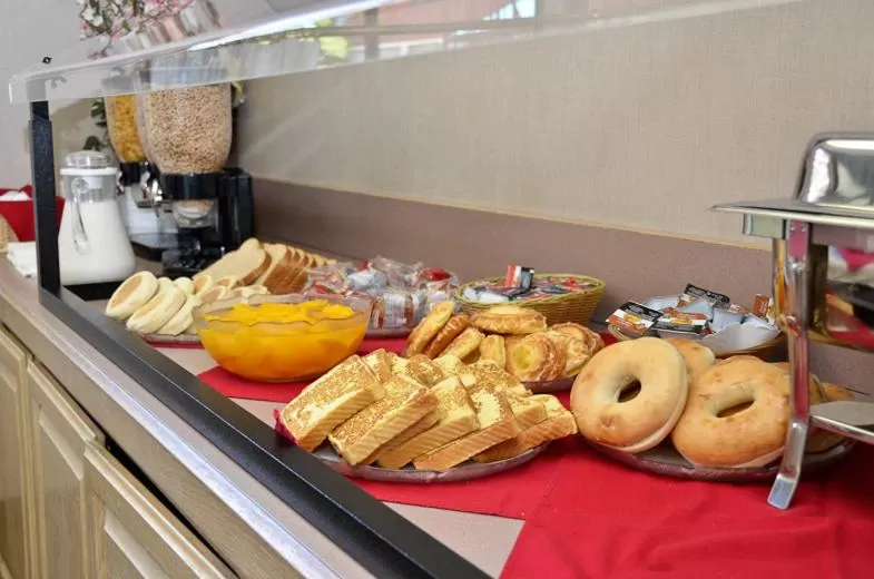 Restaurant/places to eat in County Inn