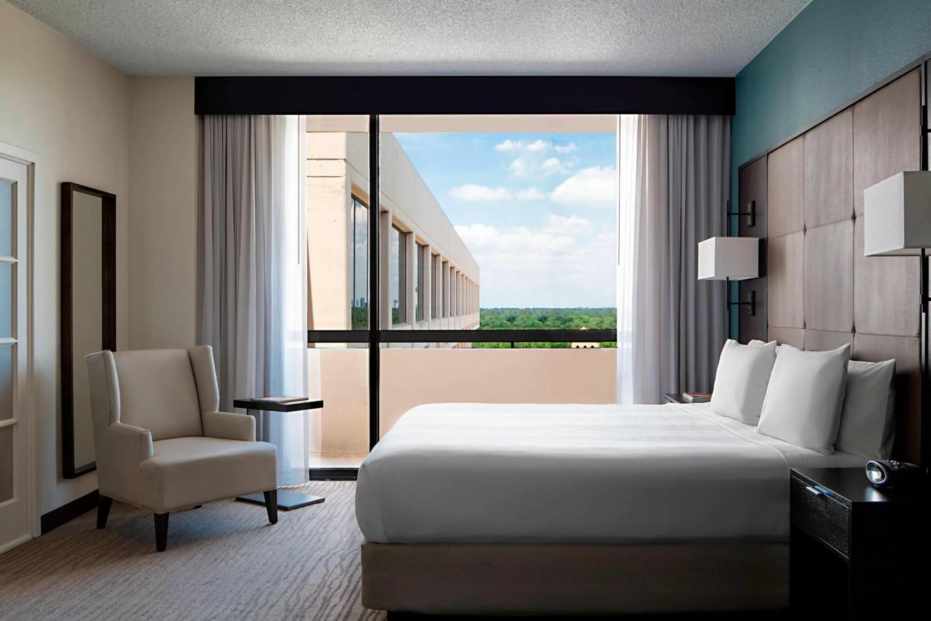 Bedroom, Bed in Houston Marriott Westchase