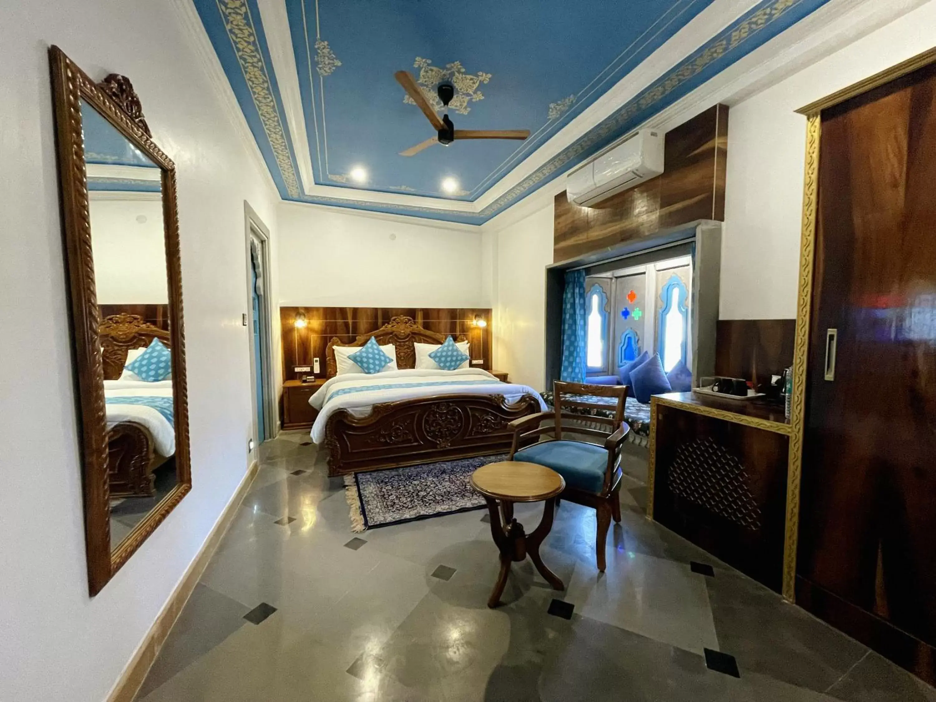 Executive Suite in AAJ HAVELI - Pichola Lake Facing Hotel Executive Suite in AAJ HAVELI - Pichola Lake Facing Hotel