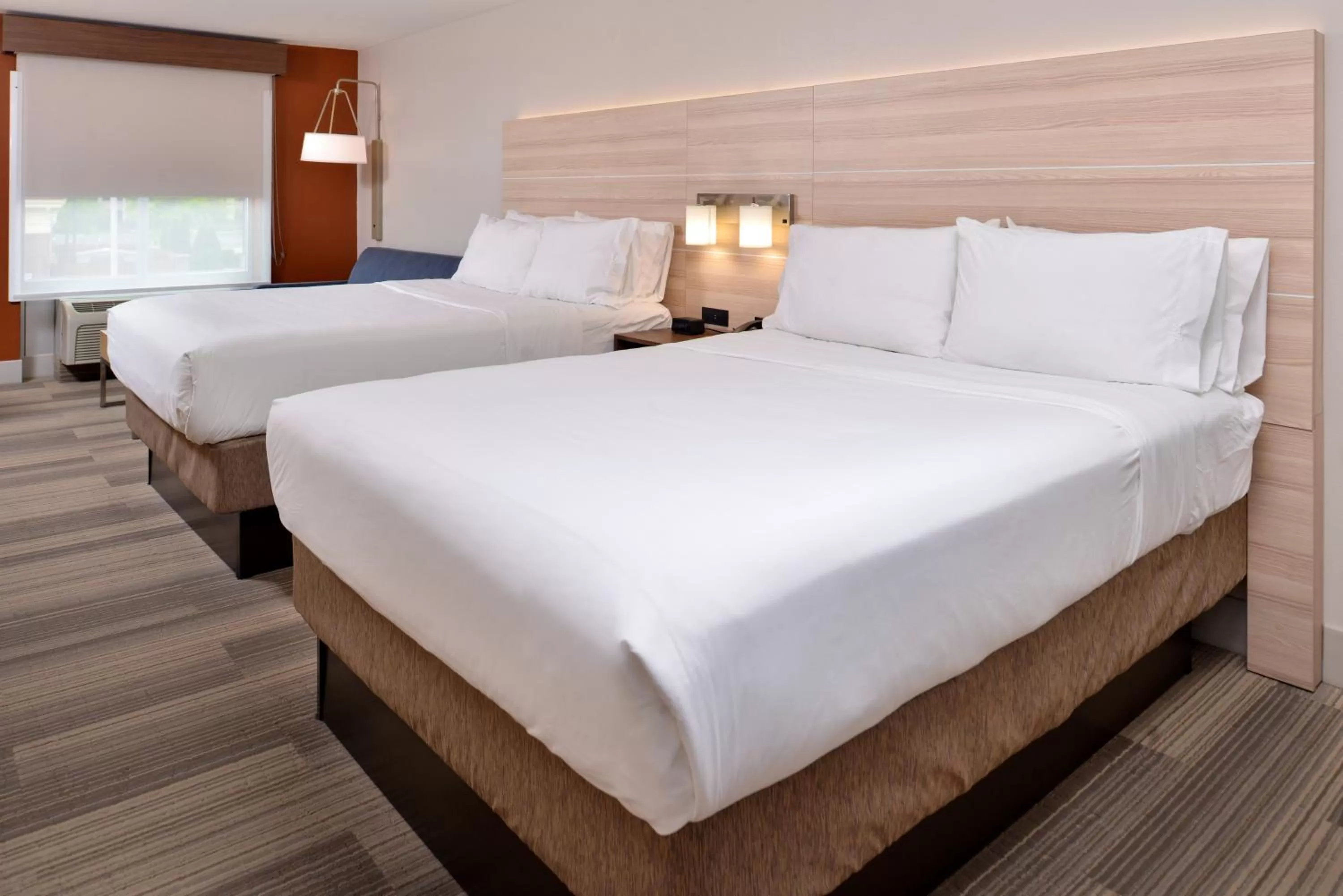 Photo of the whole room, Bed in Holiday Inn Express Hotel & Suites Cincinnati - Mason by IHG