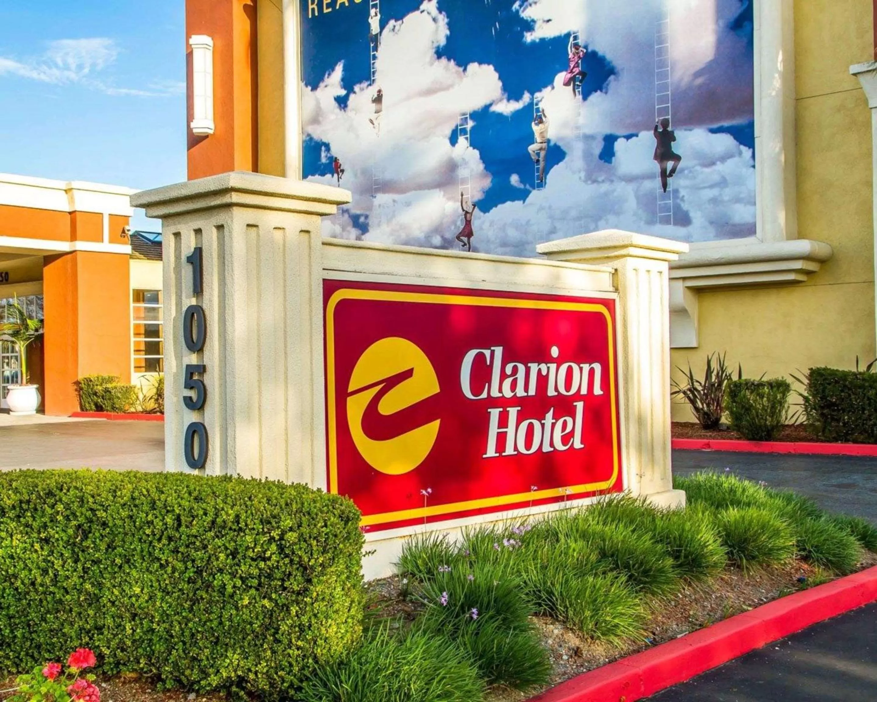 Property building in Clarion Hotel Concord-Walnut Creek