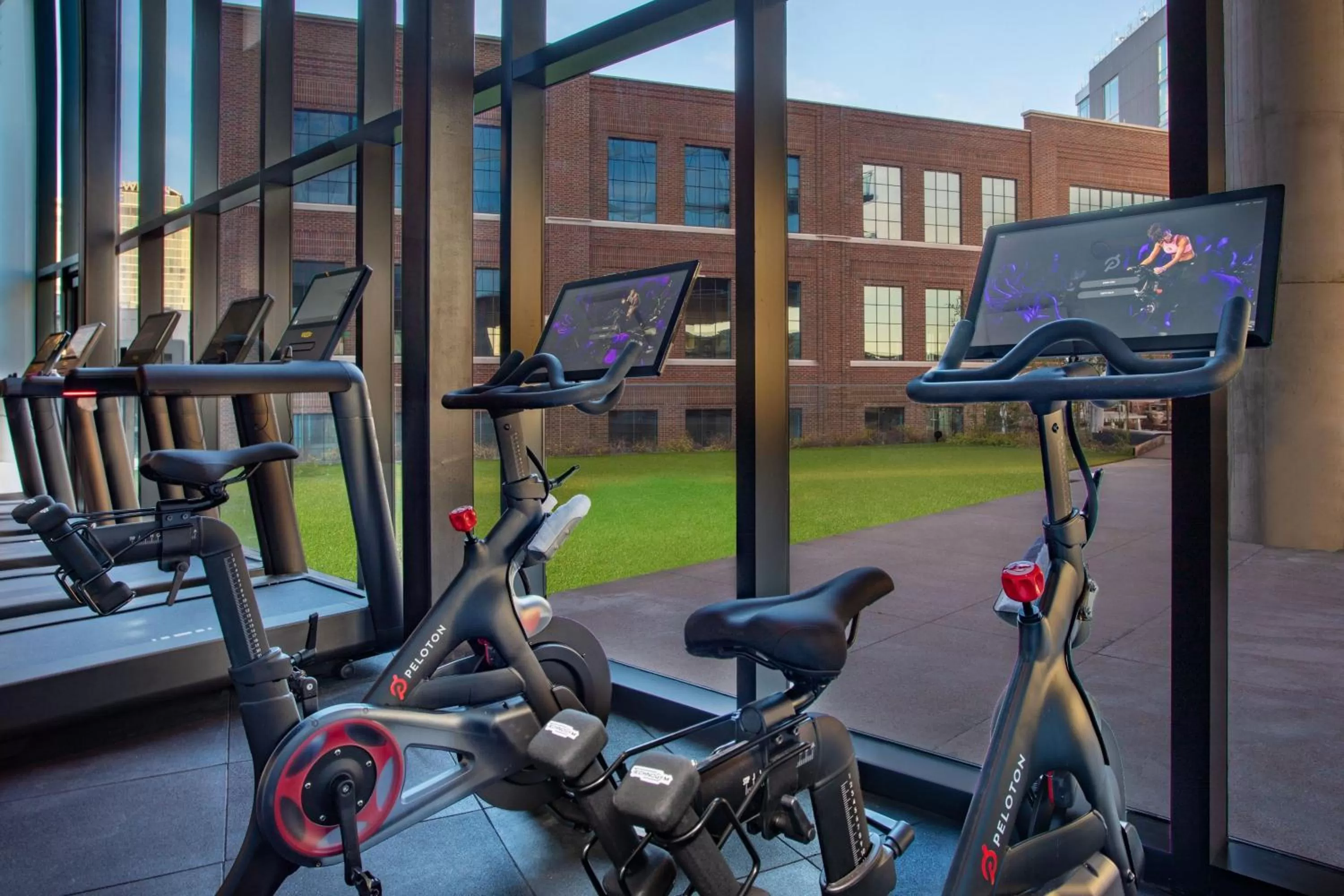 Fitness centre/facilities in W Nashville