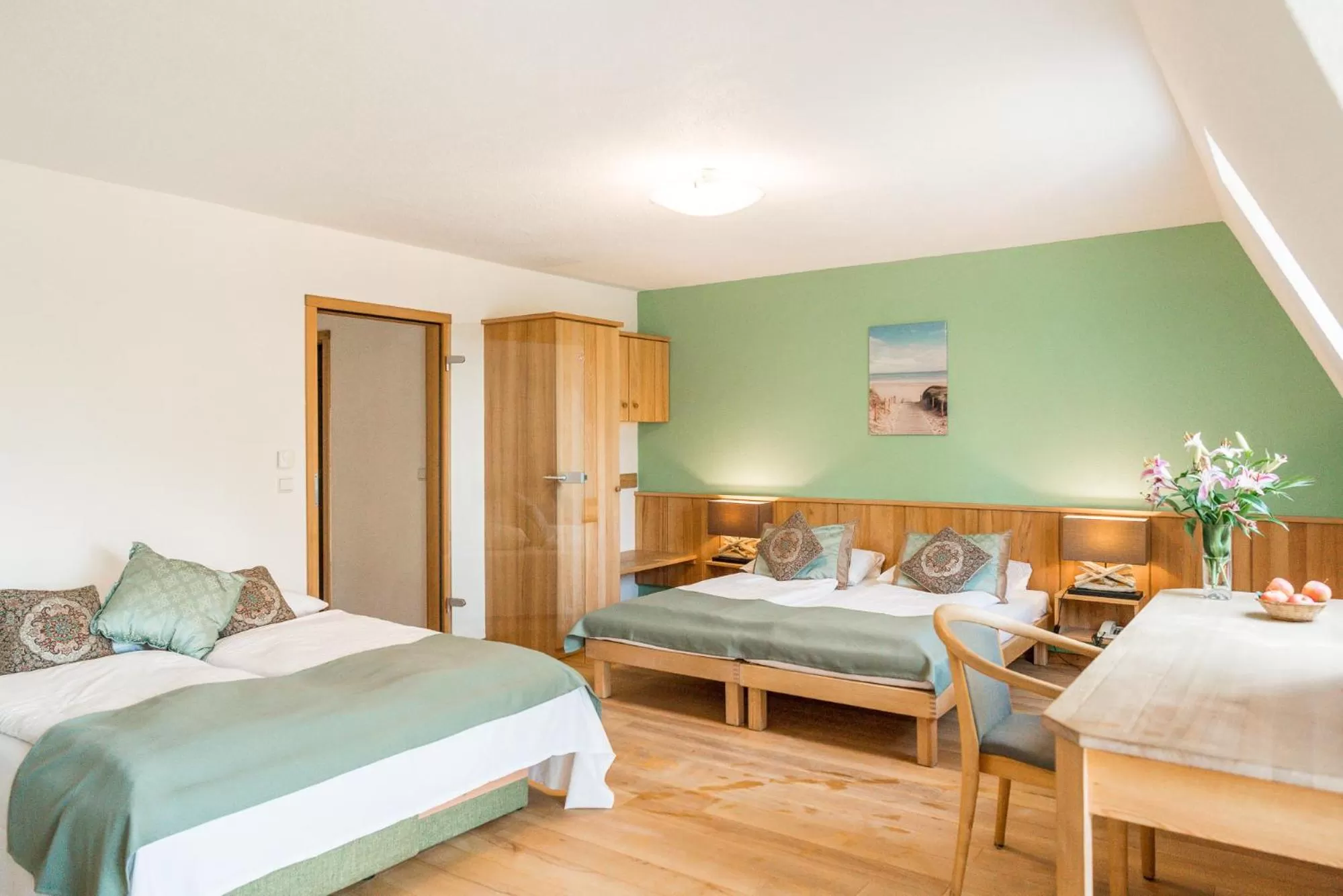 Photo of the whole room, Bed in Ökotel Hamburg