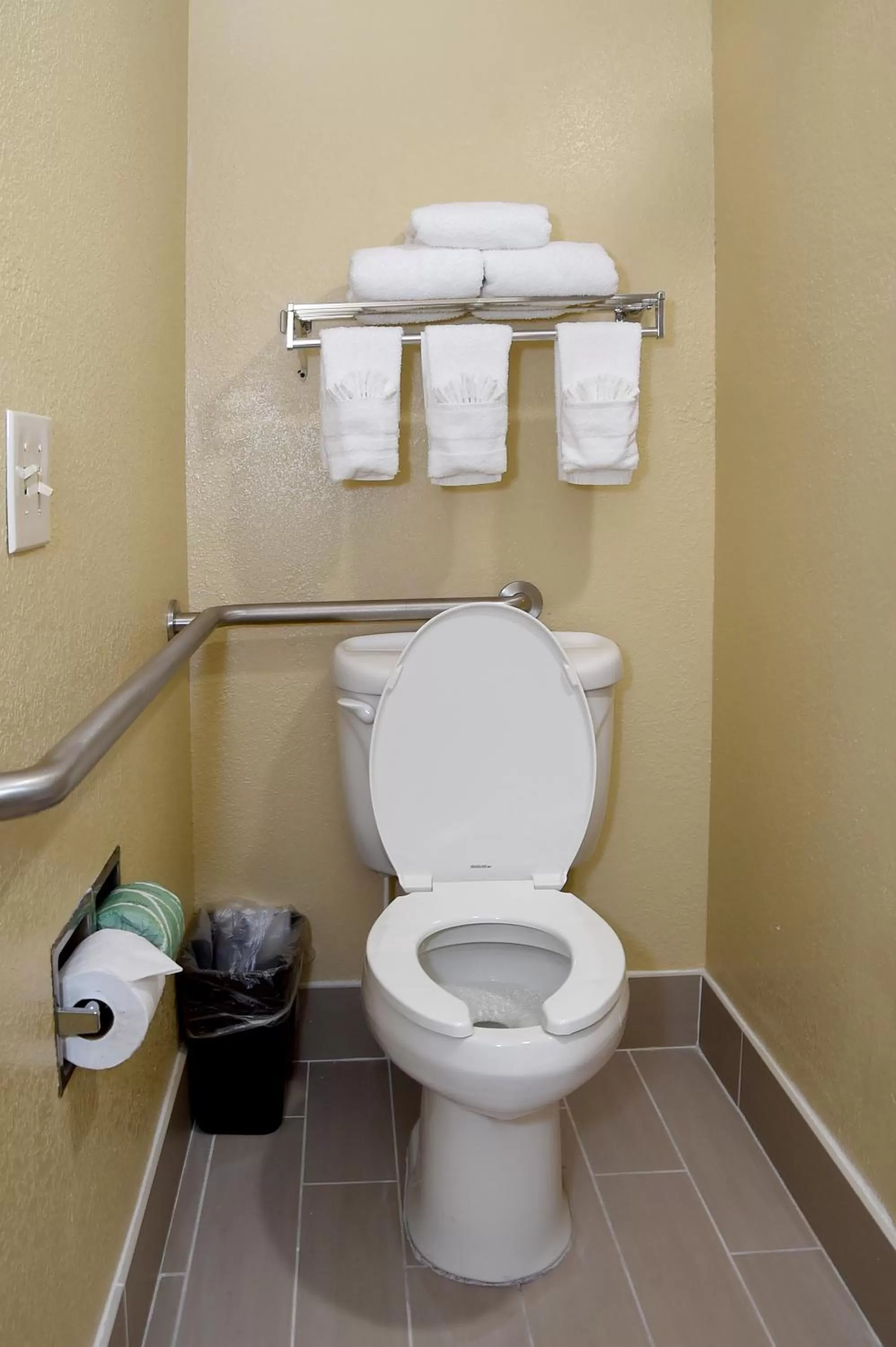 Queen Room with Two Queen Beds - Disability Access/Non-Smoking in Baymont by Wyndham Orlando East