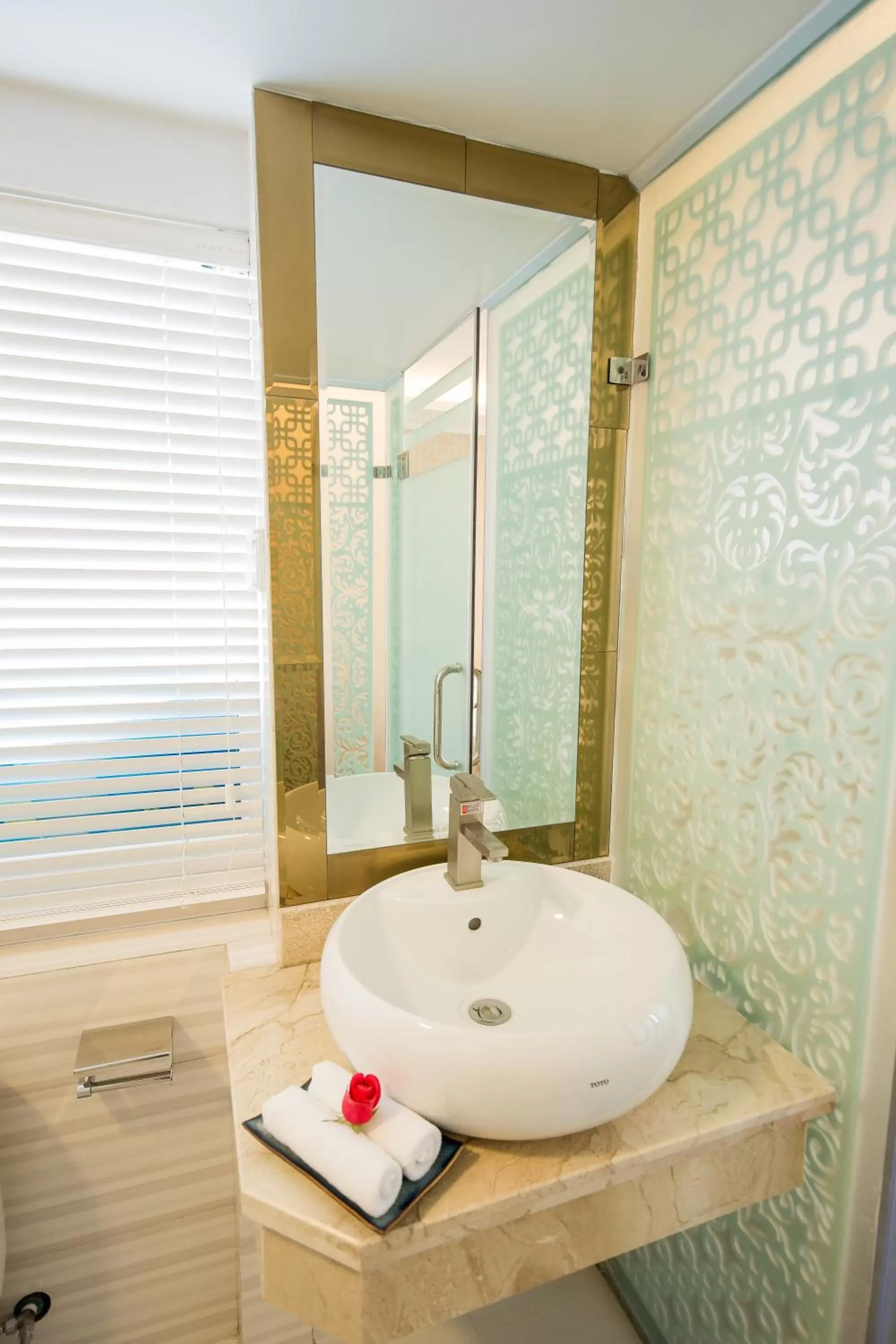 Shower in Little Hanoi Deluxe Hotel