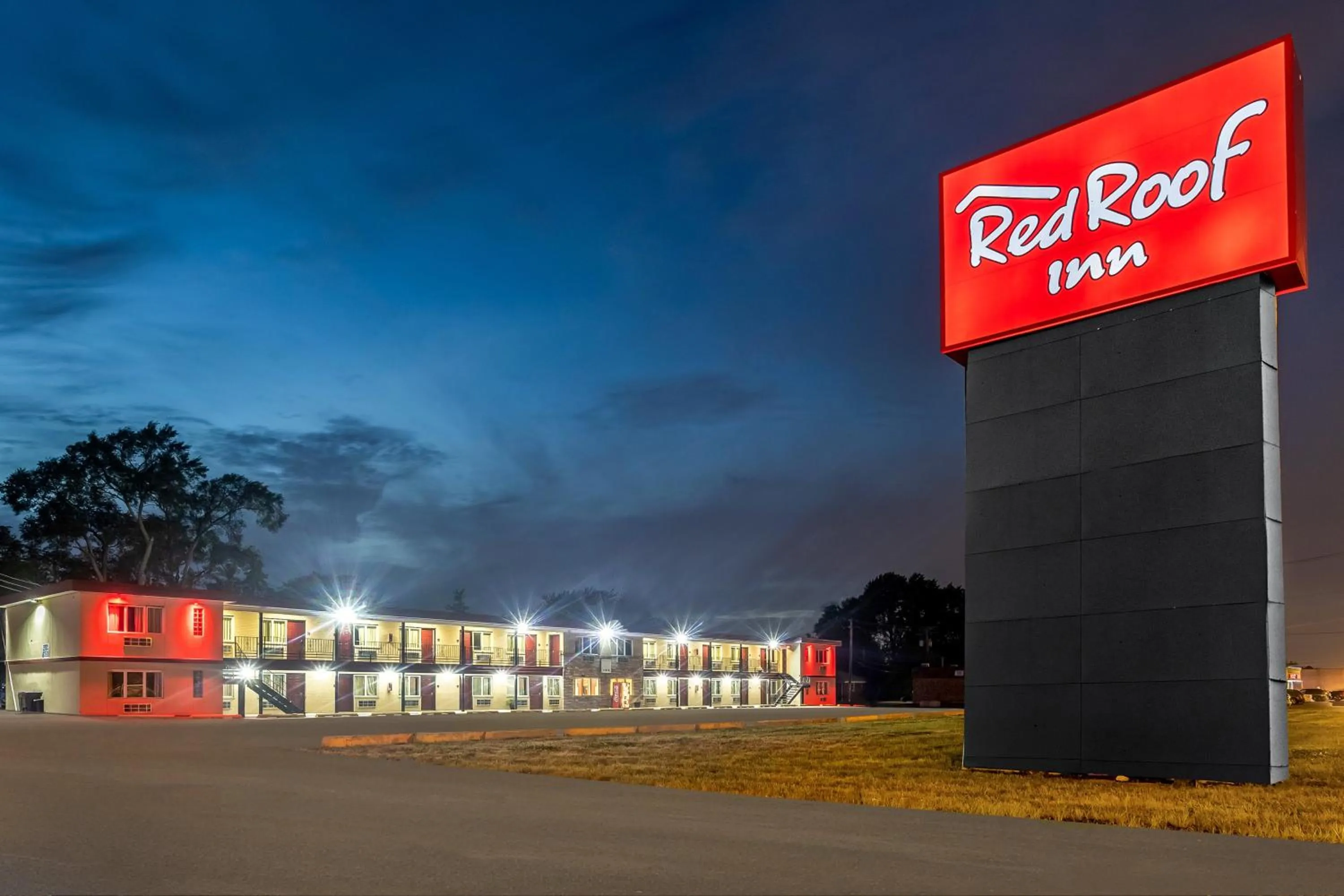 Property building in Red Roof Inn Chicago-Alsip