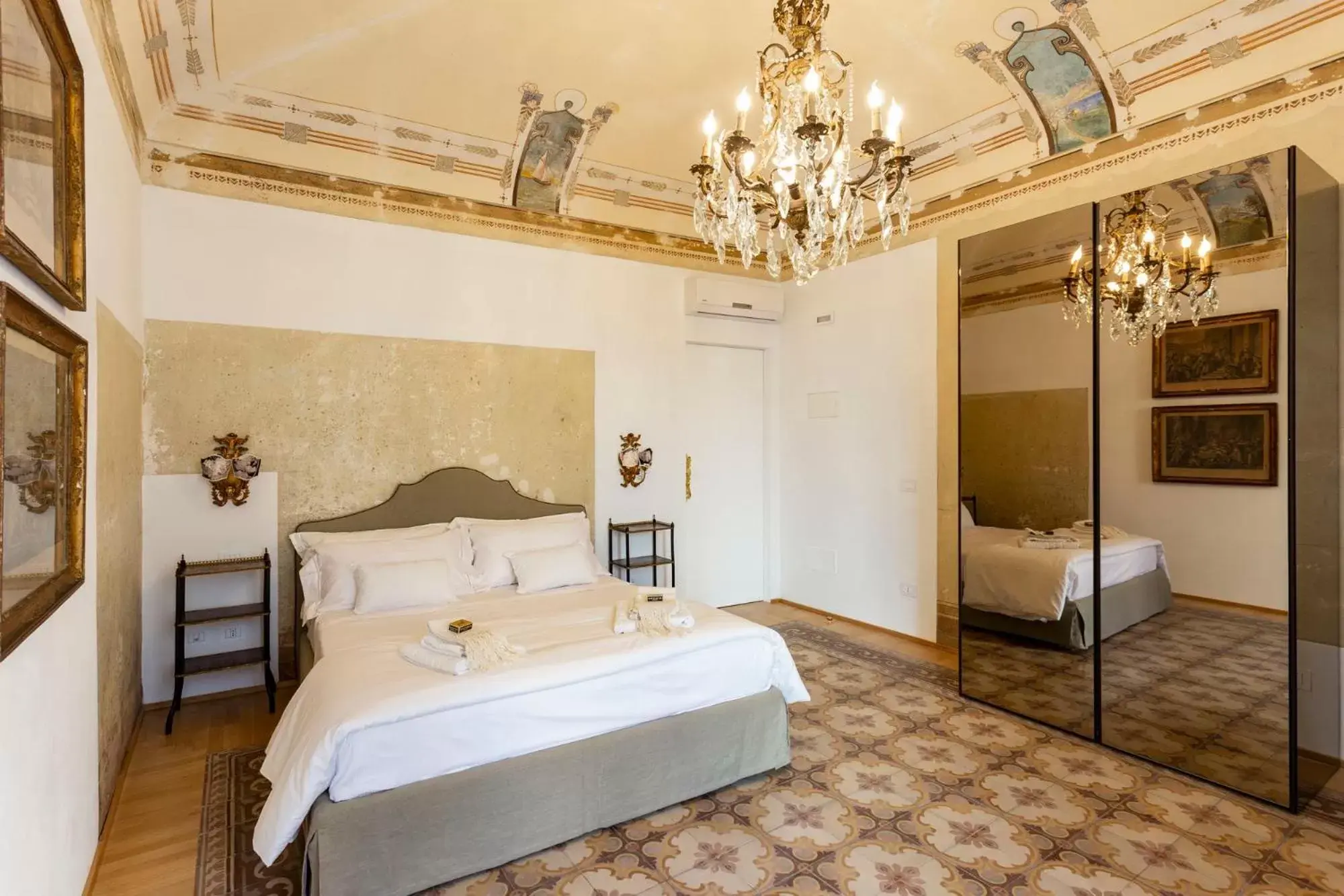 Deluxe Double Room in La Maison Deluxe Double Room in La Maison