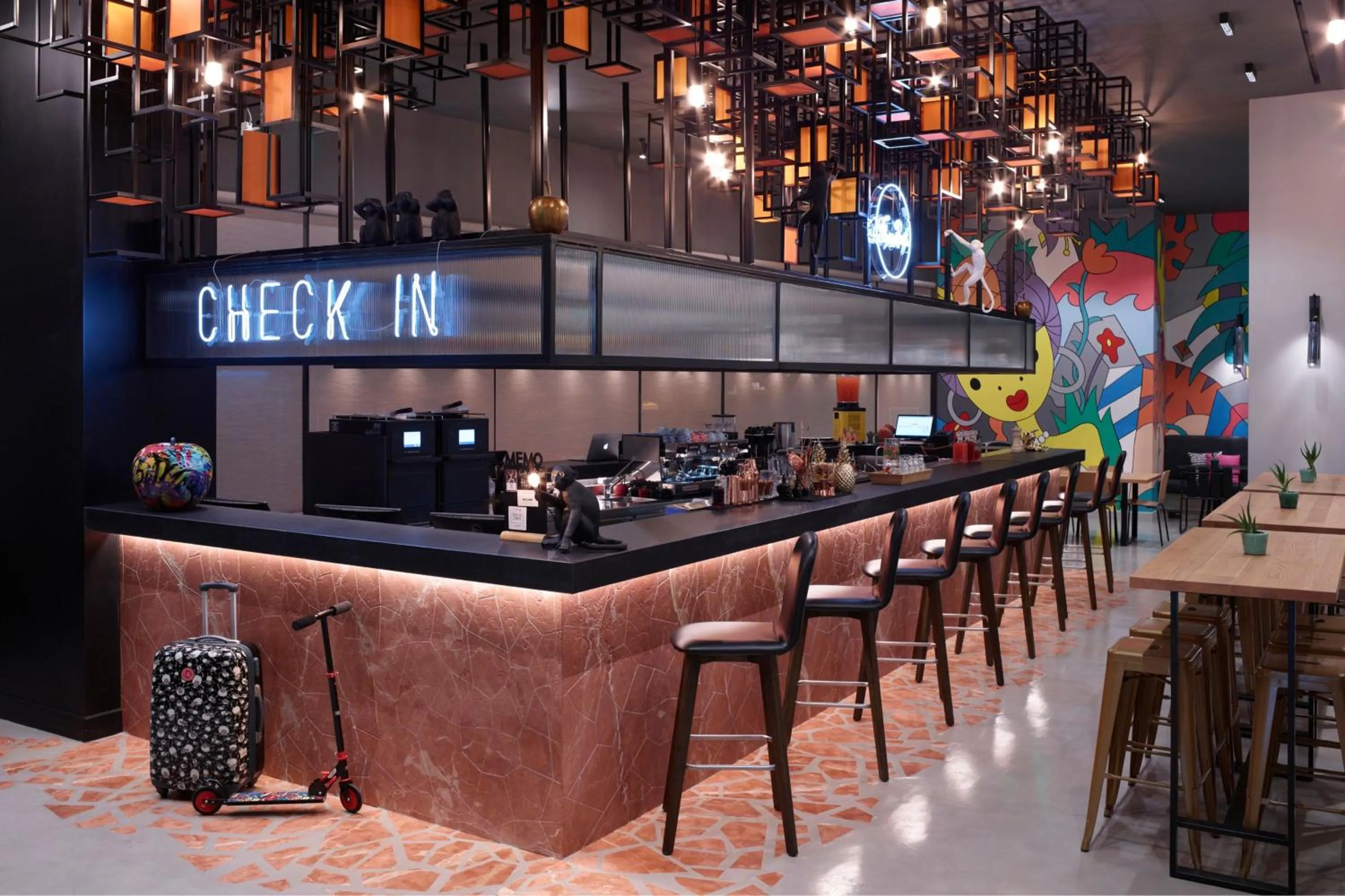Lounge or bar in Moxy Athens City