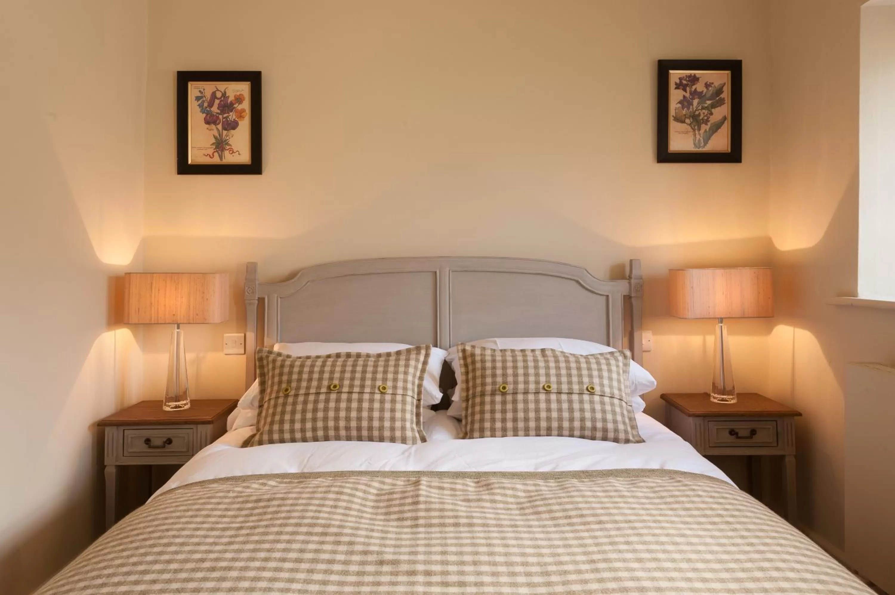 Bedroom, Bed in The Crown