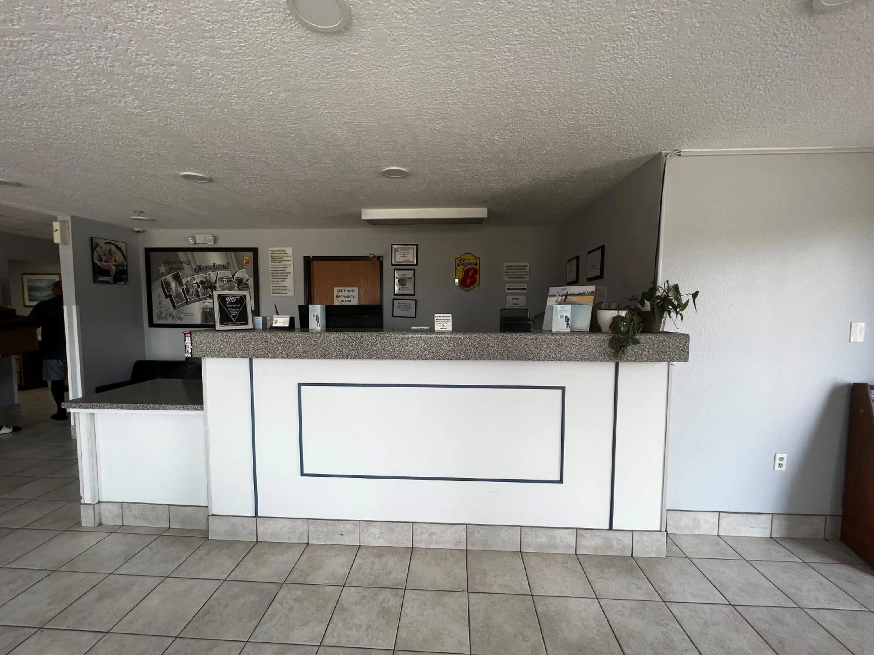 Lobby or reception in Super 8 by Wyndham Cleveland TX