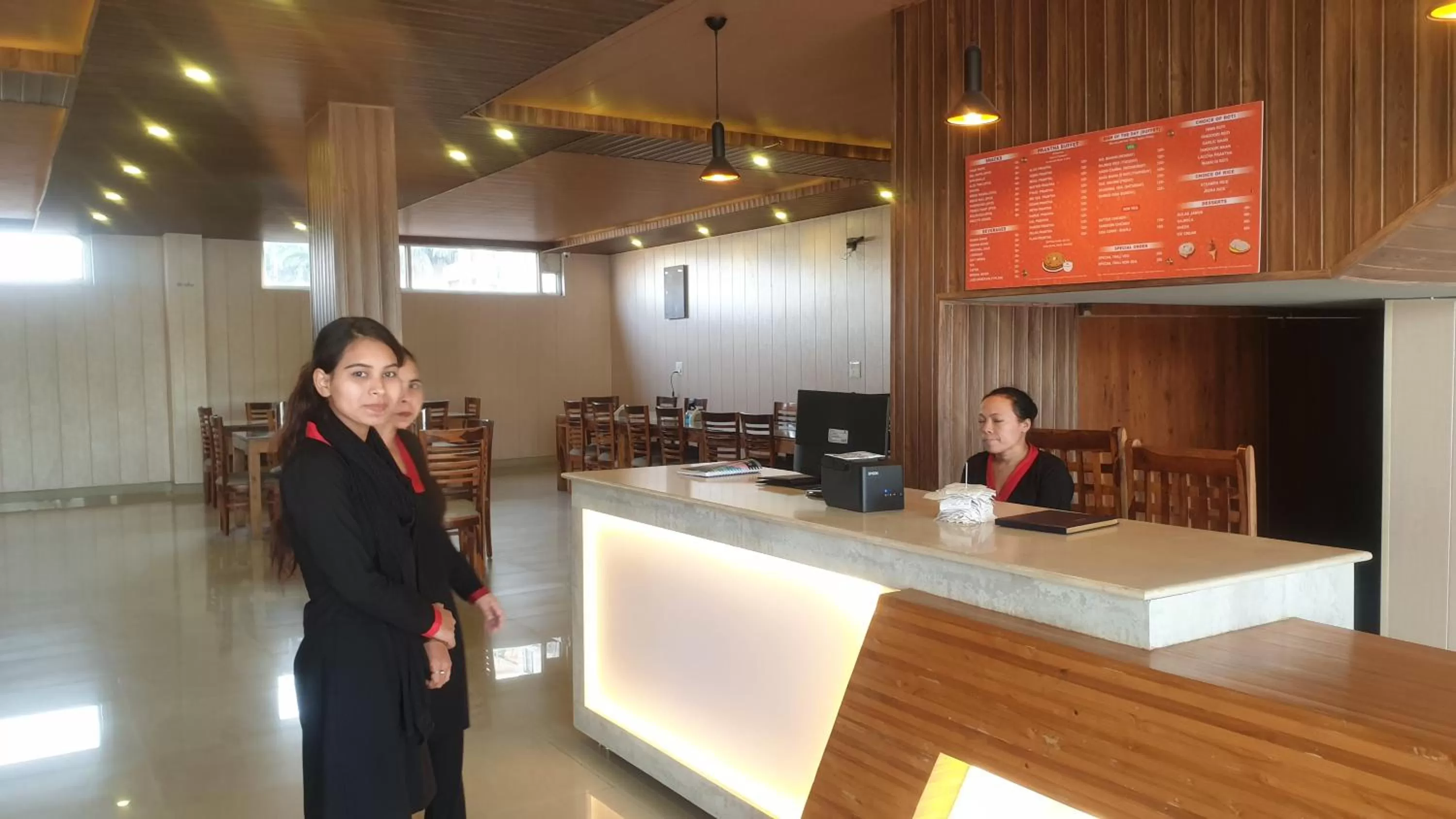 Restaurant/places to eat in Maple Leaf Hotel