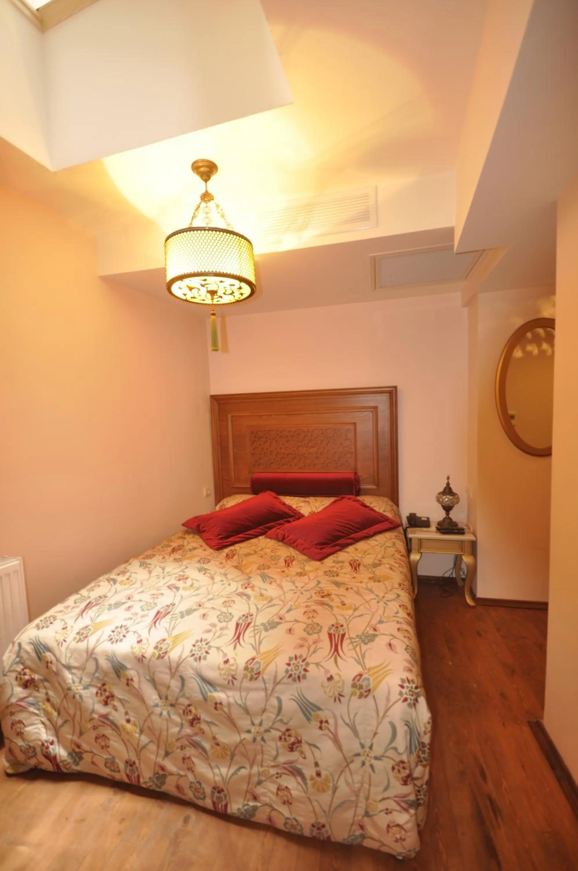 Photo of the whole room, Bed in Merial Hotel Sultanahmet