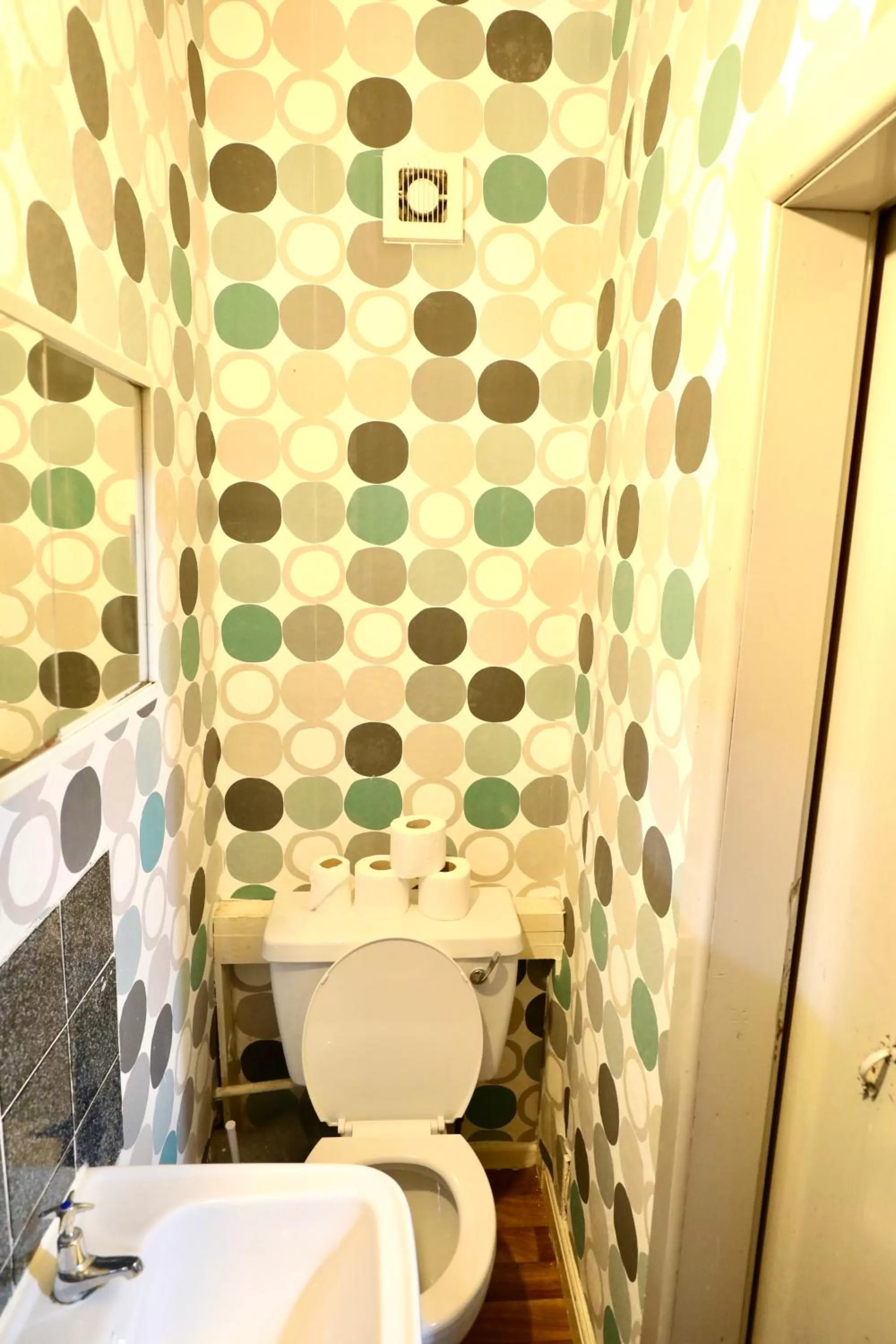 Bathroom in Blackpool Central Hotel