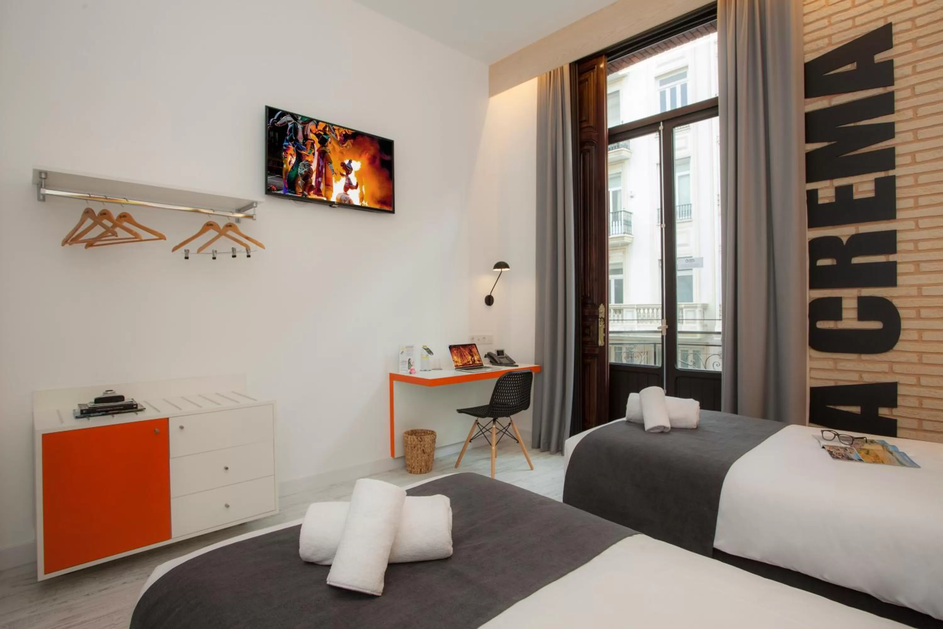 Photo of the whole room, Bed in Casual Socarrat Valencia - Adults Only