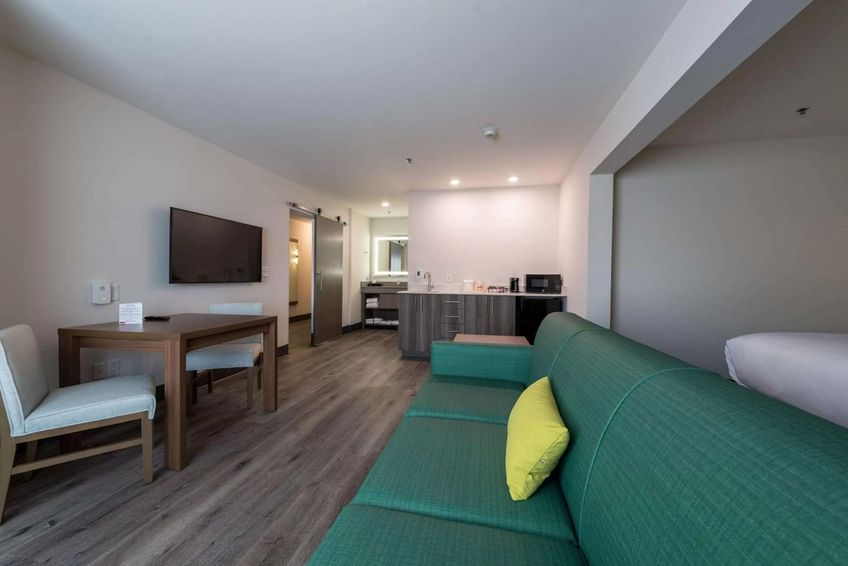 Bedroom in Comfort Suites Colorado Springs East - Medical Center Area