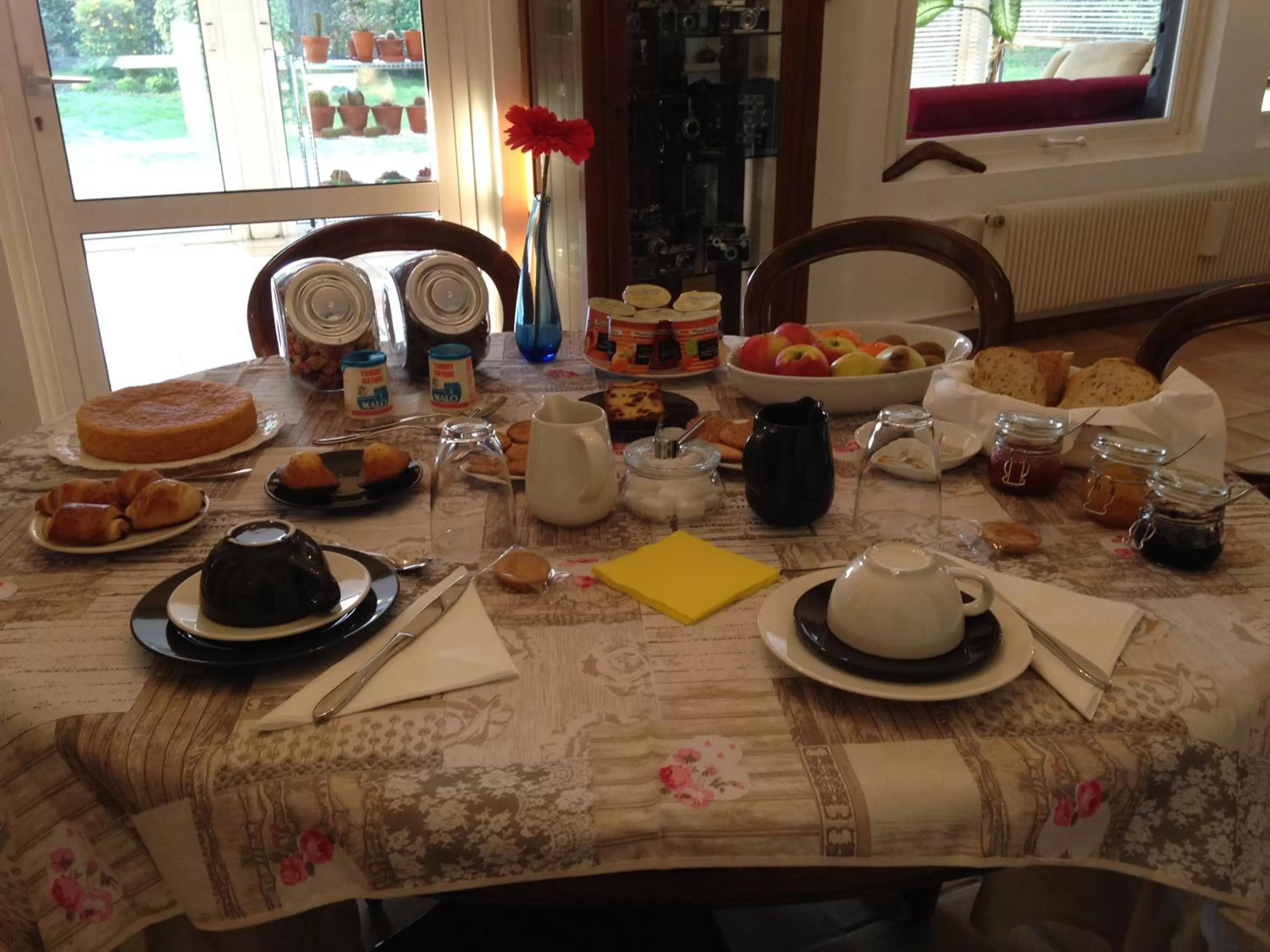 Restaurant/places to eat in Chambre D'Hôtes le Phenix